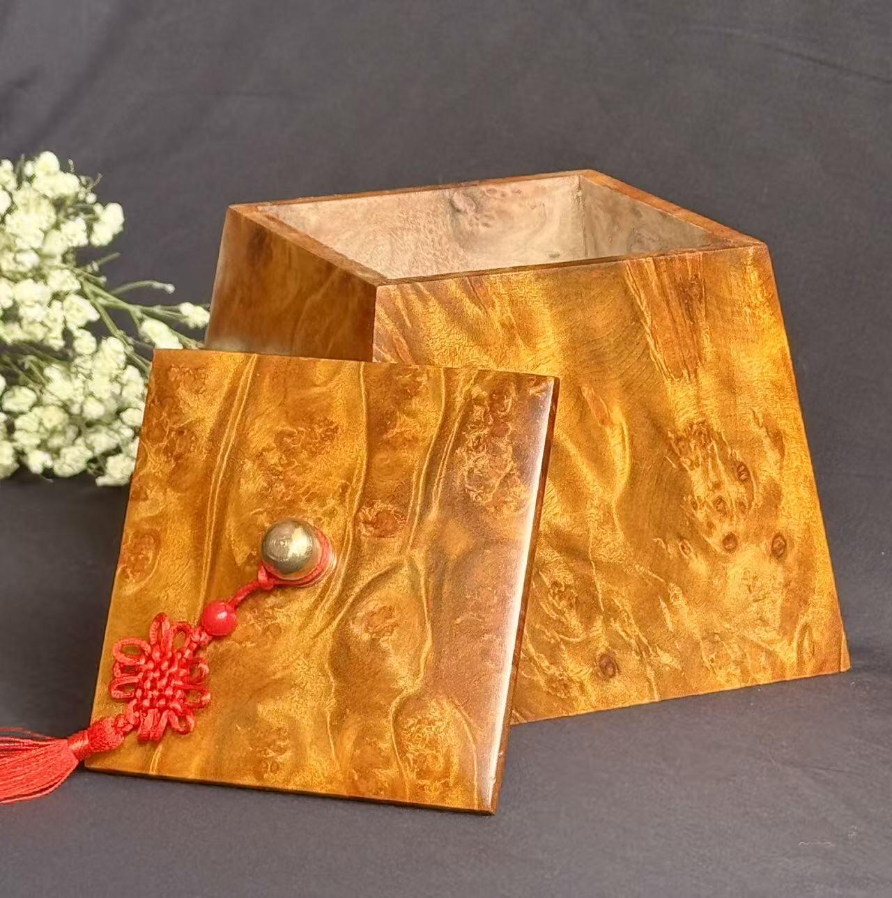 零元拍：缅甸国木黄金樟瘿子木木斗（日进斗米），做工精美。爆满花满瘤花，金光闪闪，，美轮美奂。尺寸：9.7/12.9/12CM