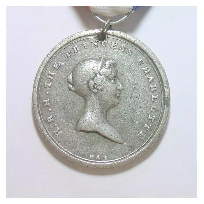 英国1817年王储夏洛特公主去世高浮雕大合金章 带绶带 40MM