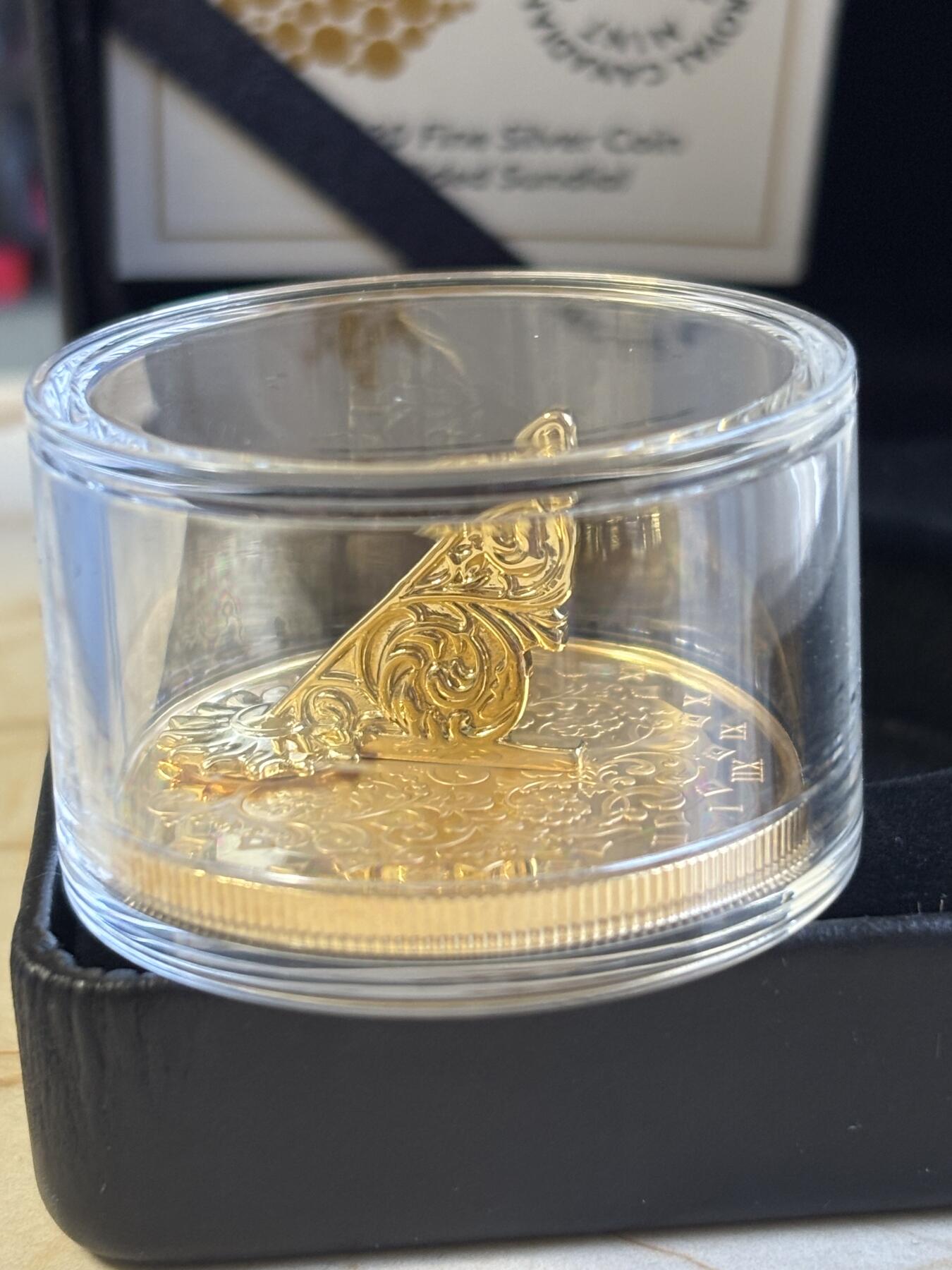 第195期拍卖 加拿大2025年日晷1盎司双面镀金异形精制纪念银币，9999银镀金，发行5500枚