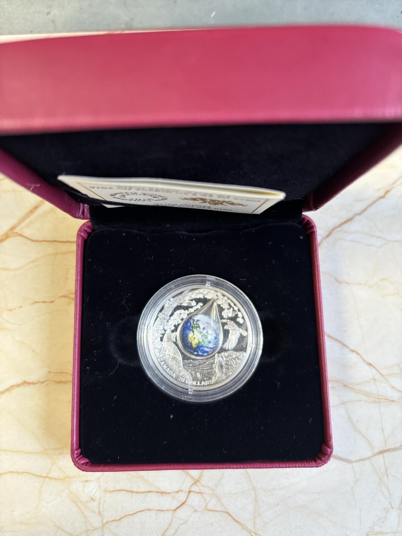 第195期拍卖 获奖加拿大2016年首枚镶嵌3D水滴状地球母亲精制纪念银币，9999银，发行7000枚