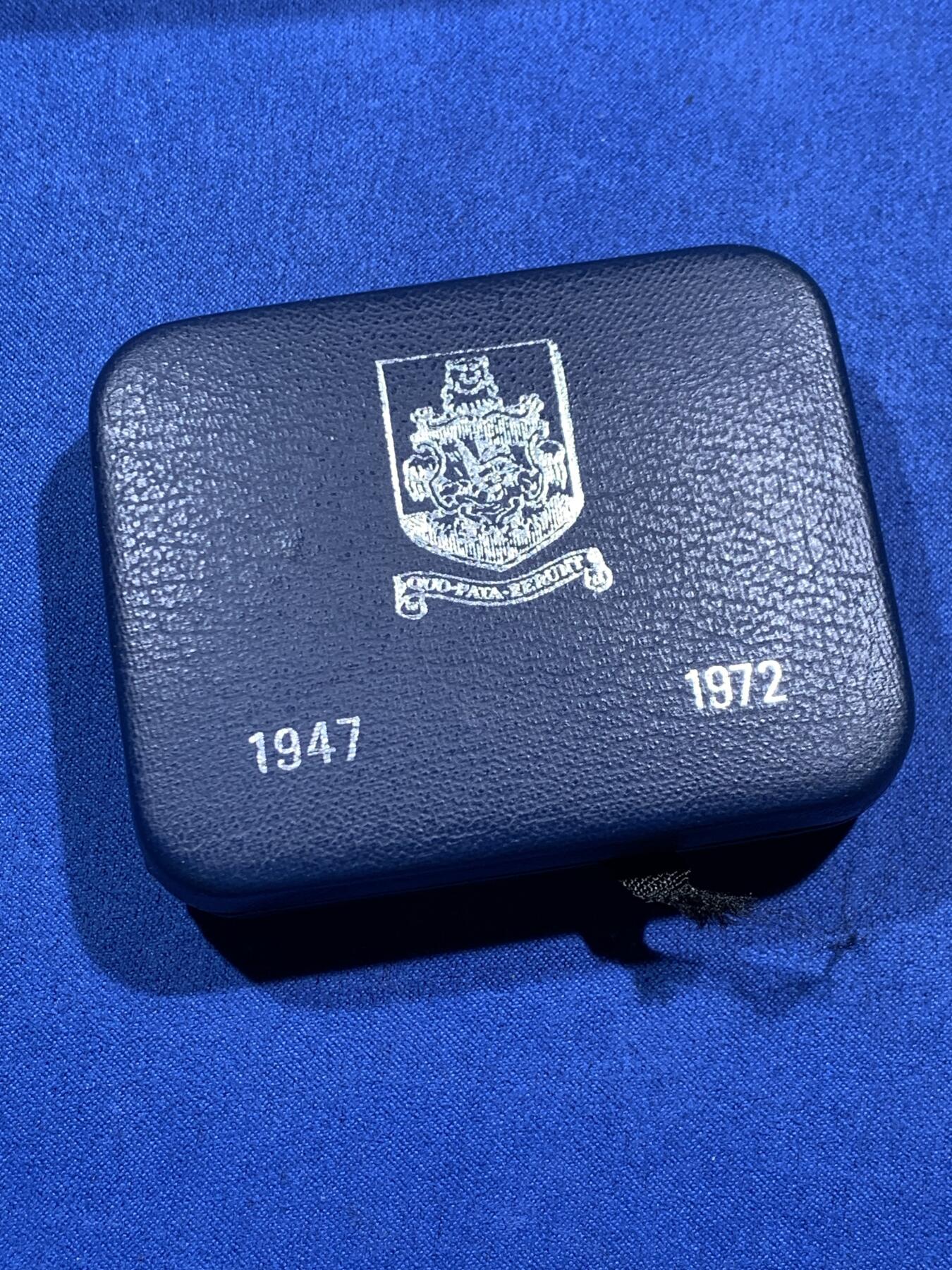 《竞宝斋》第474场 周日，周一 2场连拍 （全场包邮）欢迎送拍 百慕大群岛1972年壹元女王银婚精制克朗型纪念银币 原盒 28克 925银