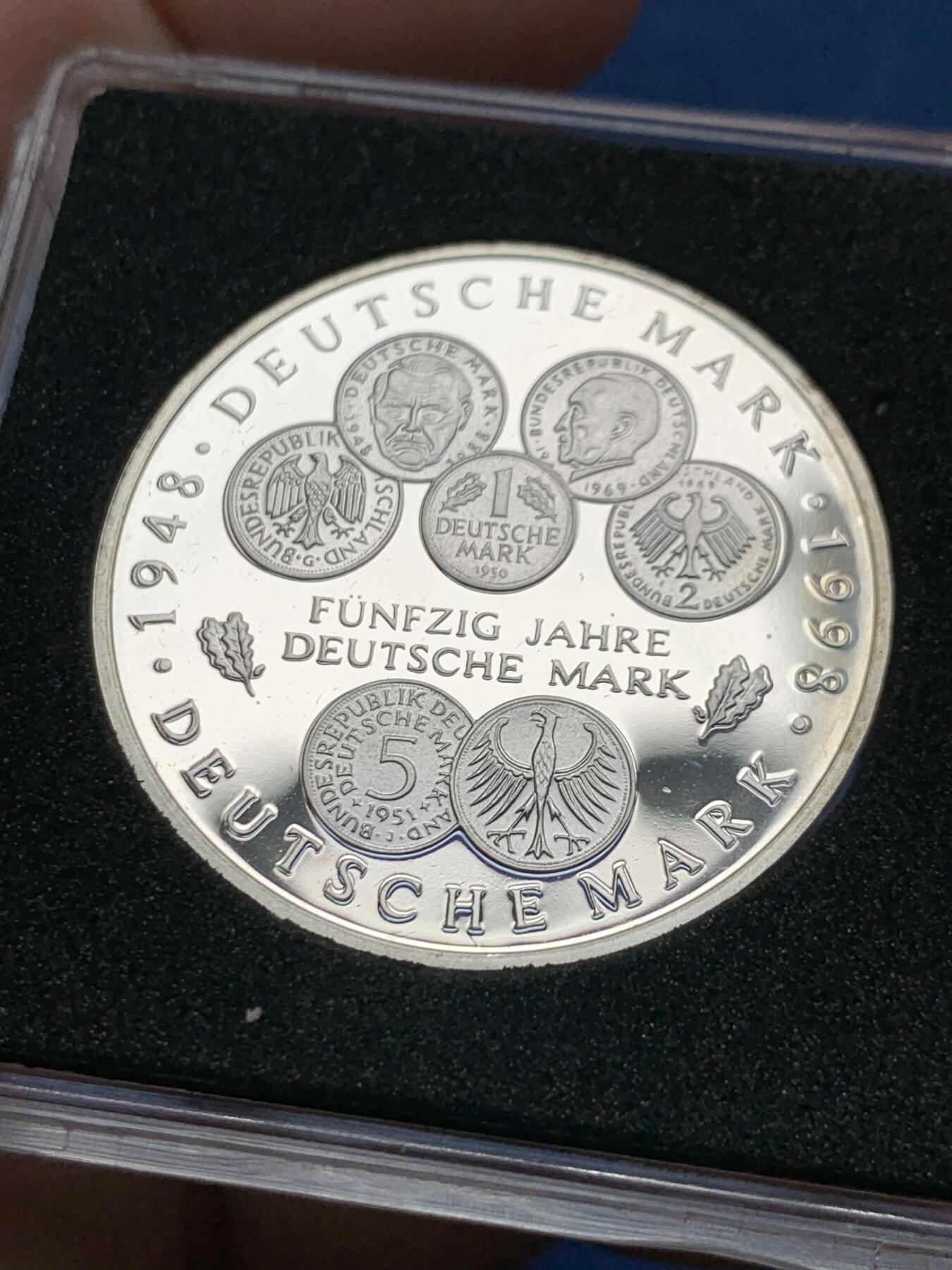 《竞宝斋》第474场 周日，周一 2场连拍 （全场包邮）欢迎送拍 德国1998年A版德国马克流通50周年10马克精制银币15.5克 925银