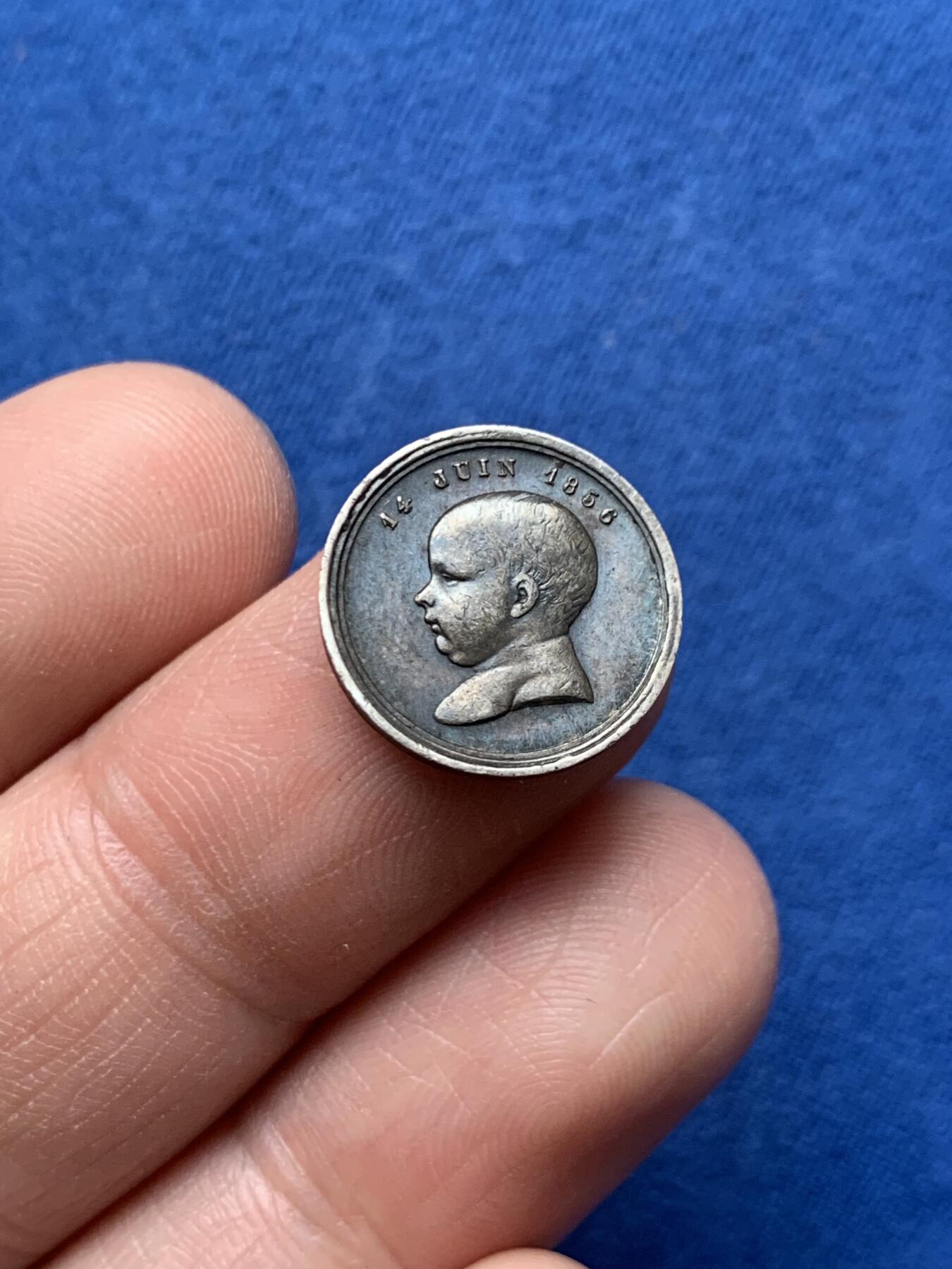 《竞宝斋》第474场 周日，周一 2场连拍 （全场包邮）欢迎送拍 法国1856年拿破仑四世洗礼纪念银章，1.9克，15.7mm