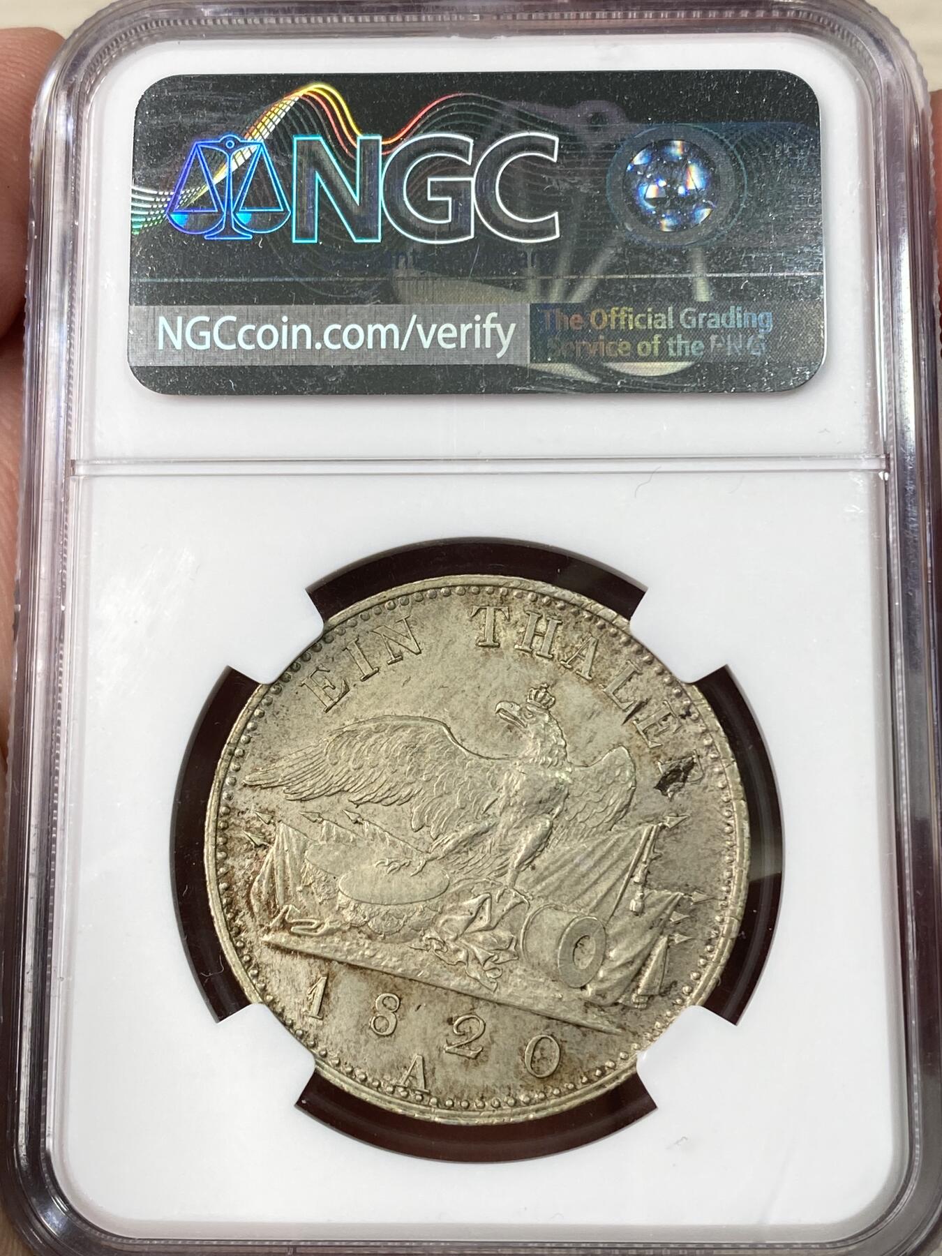 万国钱币拍卖第063期 NGC MS63 1820年德国普鲁士威廉三世鹰炮泰勒 普鲁士大名誉品种 原味欧陆淡金彩环绕无减重痕迹 全深打高点堪称完美 实在是不可多得的顶级收藏品质 NGC唯二冠军分