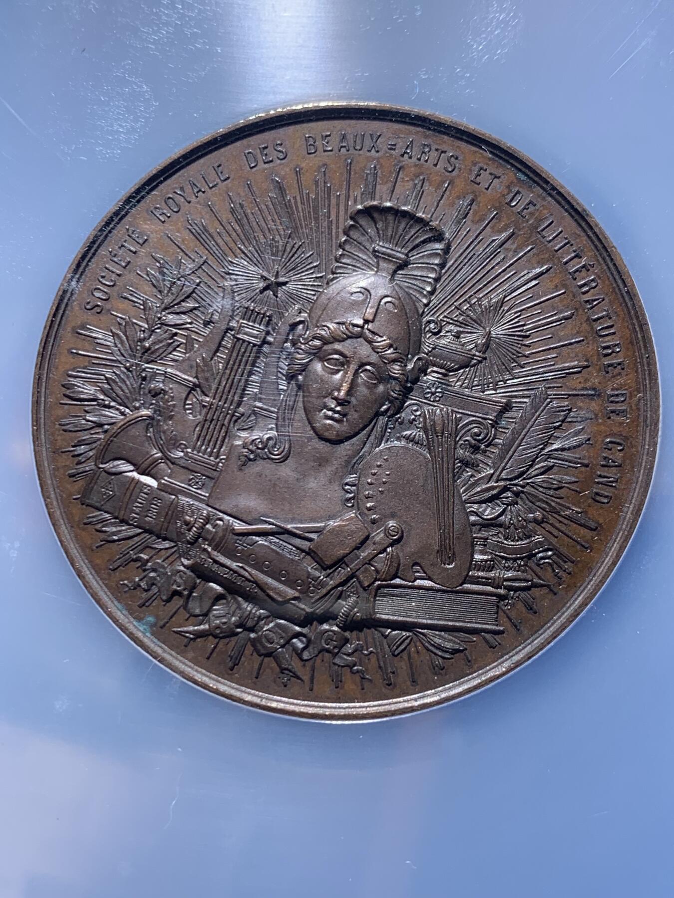 《竞宝斋》第474场 周日，周一 2场连拍 （全场包邮）欢迎送拍 NGC MS64BN 比利时1858皇家美术与文学协会50周年庆典铜章 巧克力色雅典娜与衔尾蛇