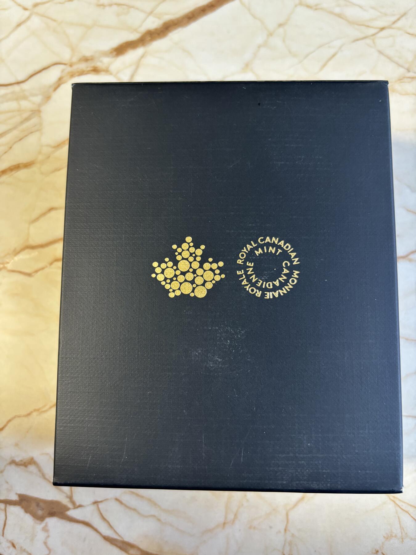 第195期拍卖 加拿大2025年永恒印记5镶嵌天然心形钻石磨砂纪念银币，9999银+0.23克拉天然钻石，78.95克，发行600枚