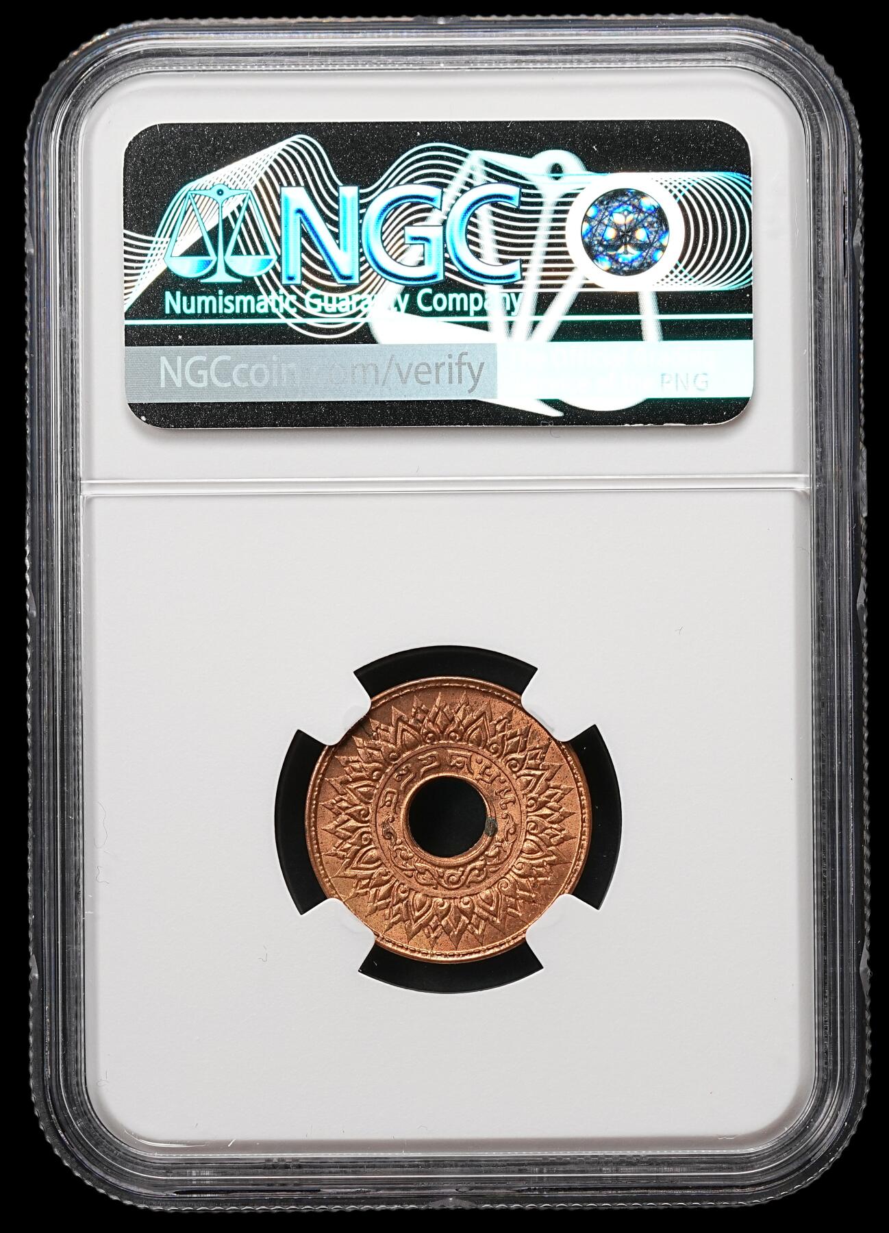 修遠堂世界钱币第109期 NGC MS65RD 1941年泰国中孔1萨当铜币