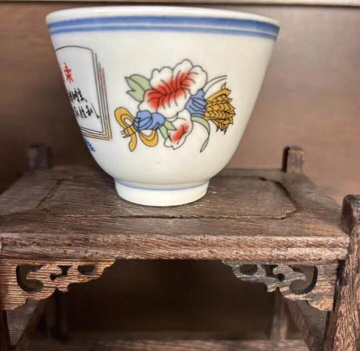 景德镇60年代 景德镇60年代陶瓷釉上粉彩主人杯容量100毫升陶瓷茶杯酒杯 高6公分，口7公分，