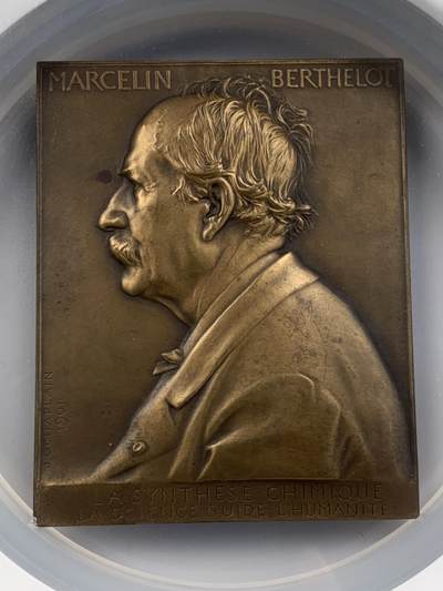 掌中浮雕-藏着的欧洲第056场 - NGC MS64 : 1901年法国化学家Marcelin Berthelot纪念铜章，57*71mm