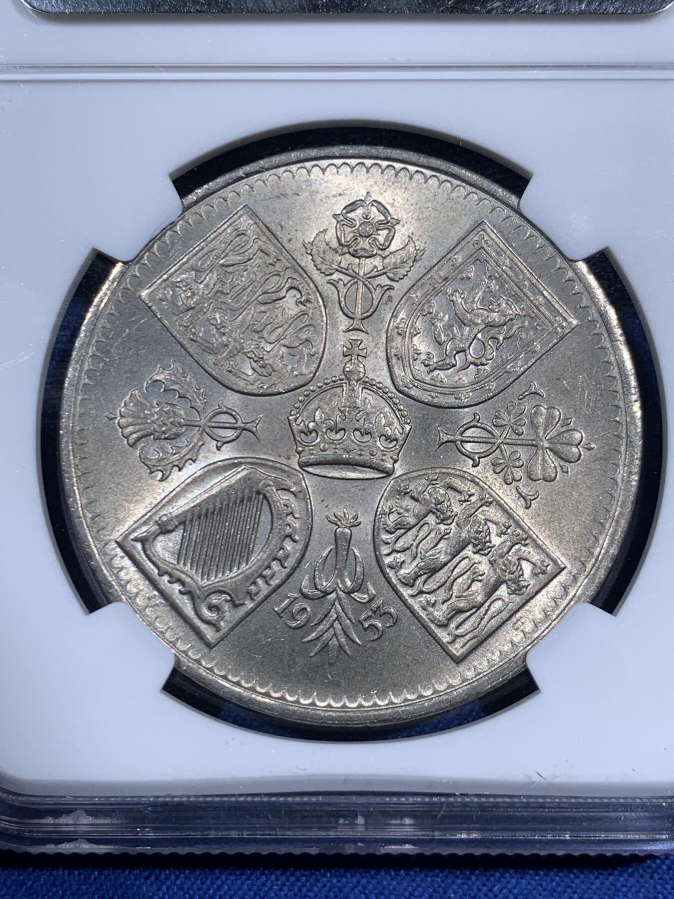 《竞宝斋》第474场 周日，周一 2场连拍 （全场包邮）欢迎送拍 NGC MS63 英国1953年伊丽莎白二世登基纪念克朗，原光好品。