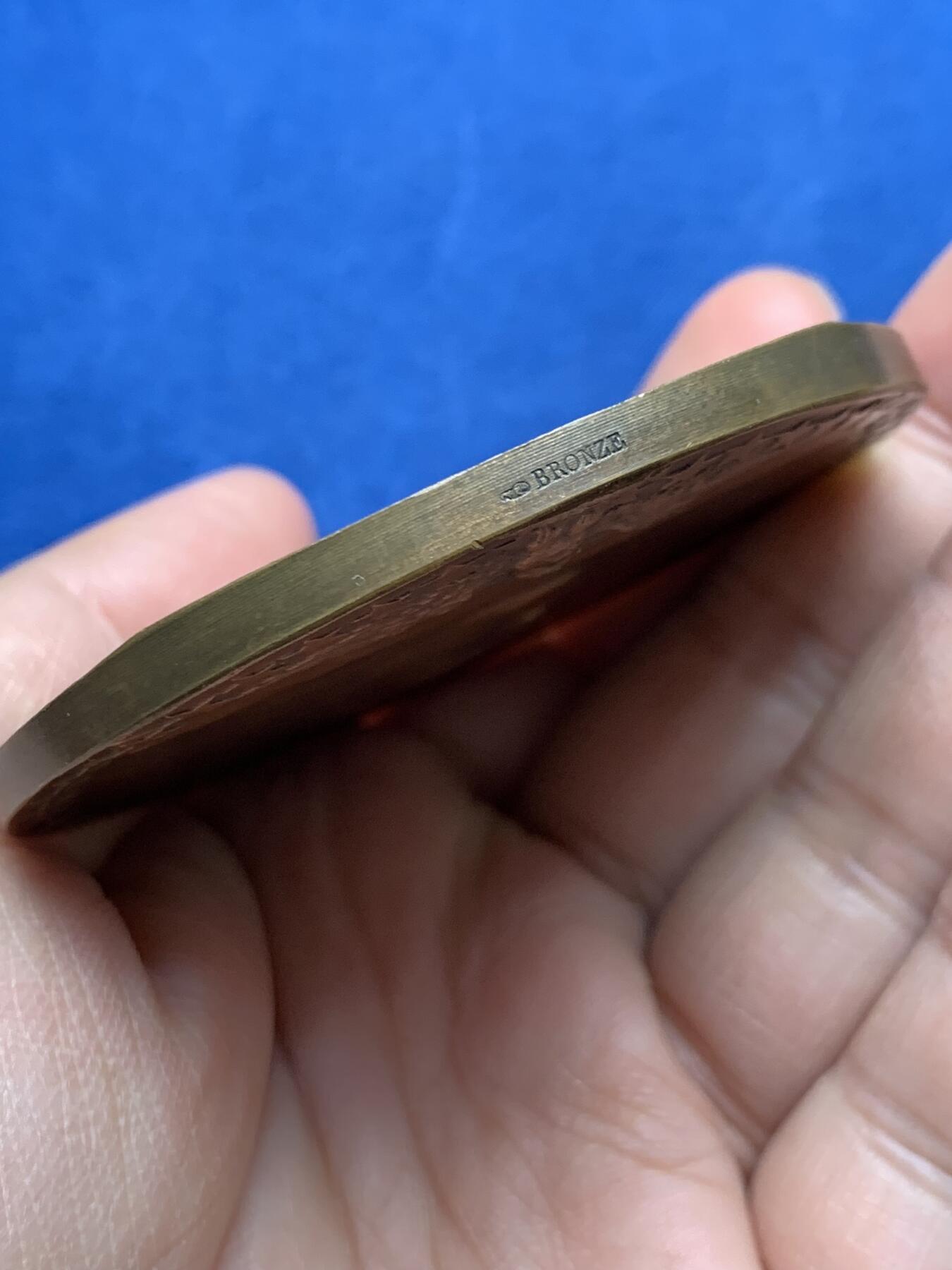 《竞宝斋》第474场 周日，周一 2场连拍 （全场包邮）欢迎送拍 名家Rene Gregoire作1917年美国加入第一次世界大战纪念大铜章 139.6克 67.6mm 丰饶角铜标