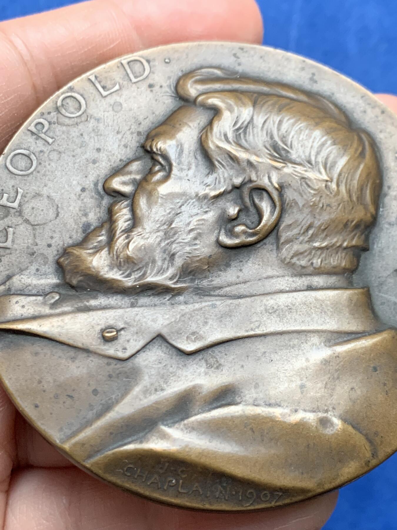 《竞宝斋》第474场 周日，周一 2场连拍 （全场包邮）欢迎送拍 名家J.C. 沙普兰 1907年作莱奥波德·德利勒青铜奖章  奥波德·维克托·德利勒是整个19世纪下半叶中世纪研究领域的领军学者之一。154.5克 68mm 丰饶角铜标