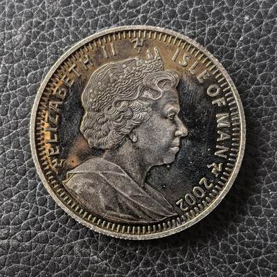 道一币馆币章第一百七十一场 - 马恩岛2002年伊丽莎白王太后逝世1克朗纪念币-王太后与爱驹 特殊黑珍珠镀层