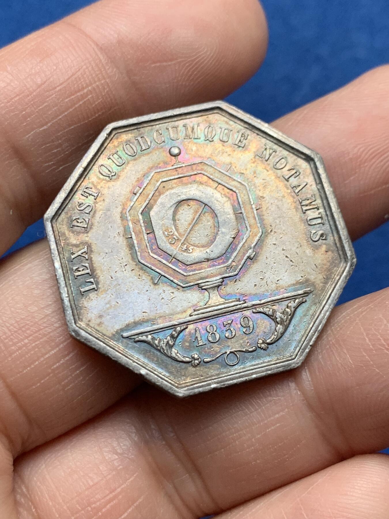 《竞宝斋》第474场 周日，周一 2场连拍 （全场包邮）欢迎送拍 法国1839年里昂公证人协会八角银质代币，船首ARGENT，14.4克，32.4mm