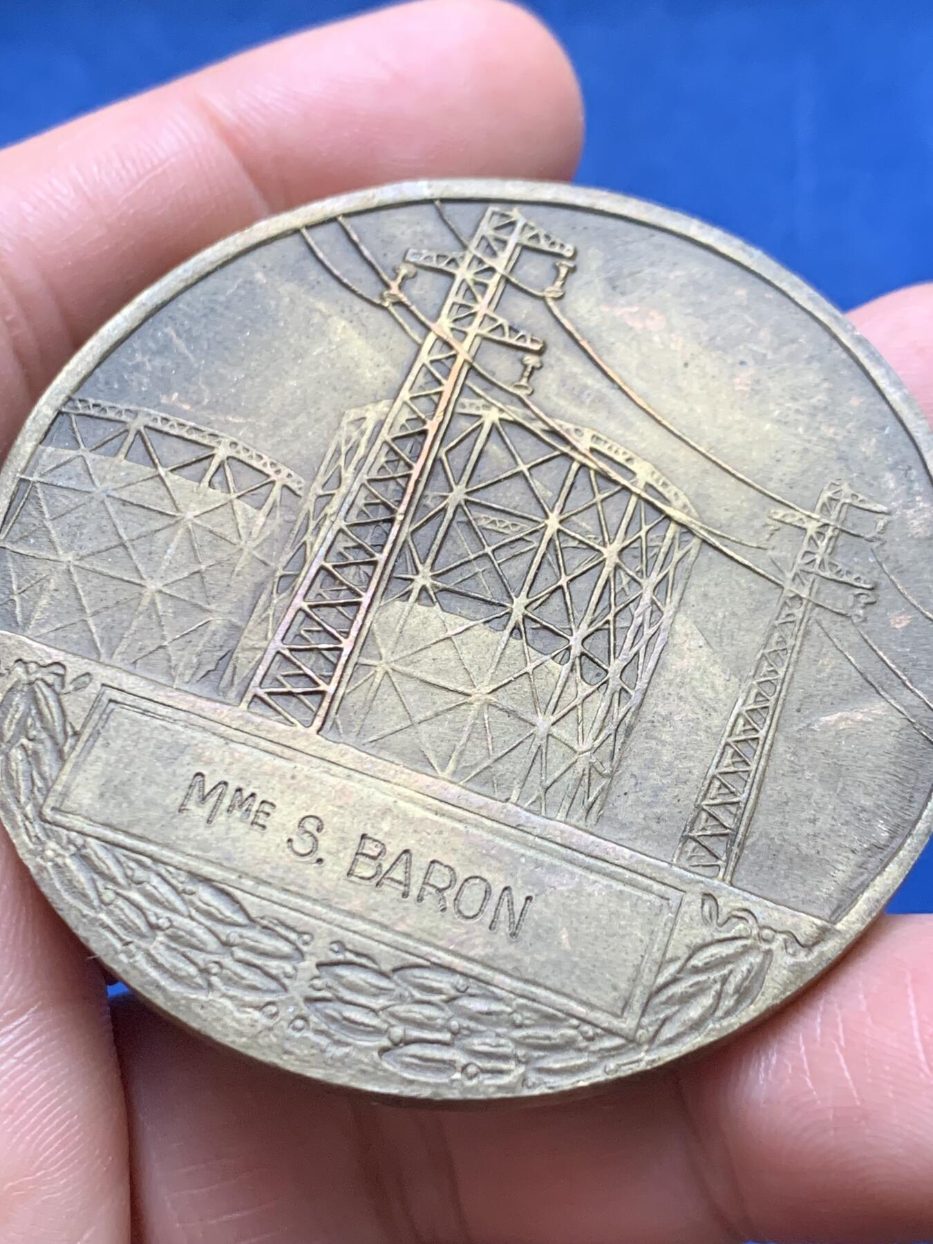 《竞宝斋》第474场 周日，周一 2场连拍 （全场包邮）欢迎送拍 法国电气行业铜章 直径54.3mm 重量70.8g 铜标边铭