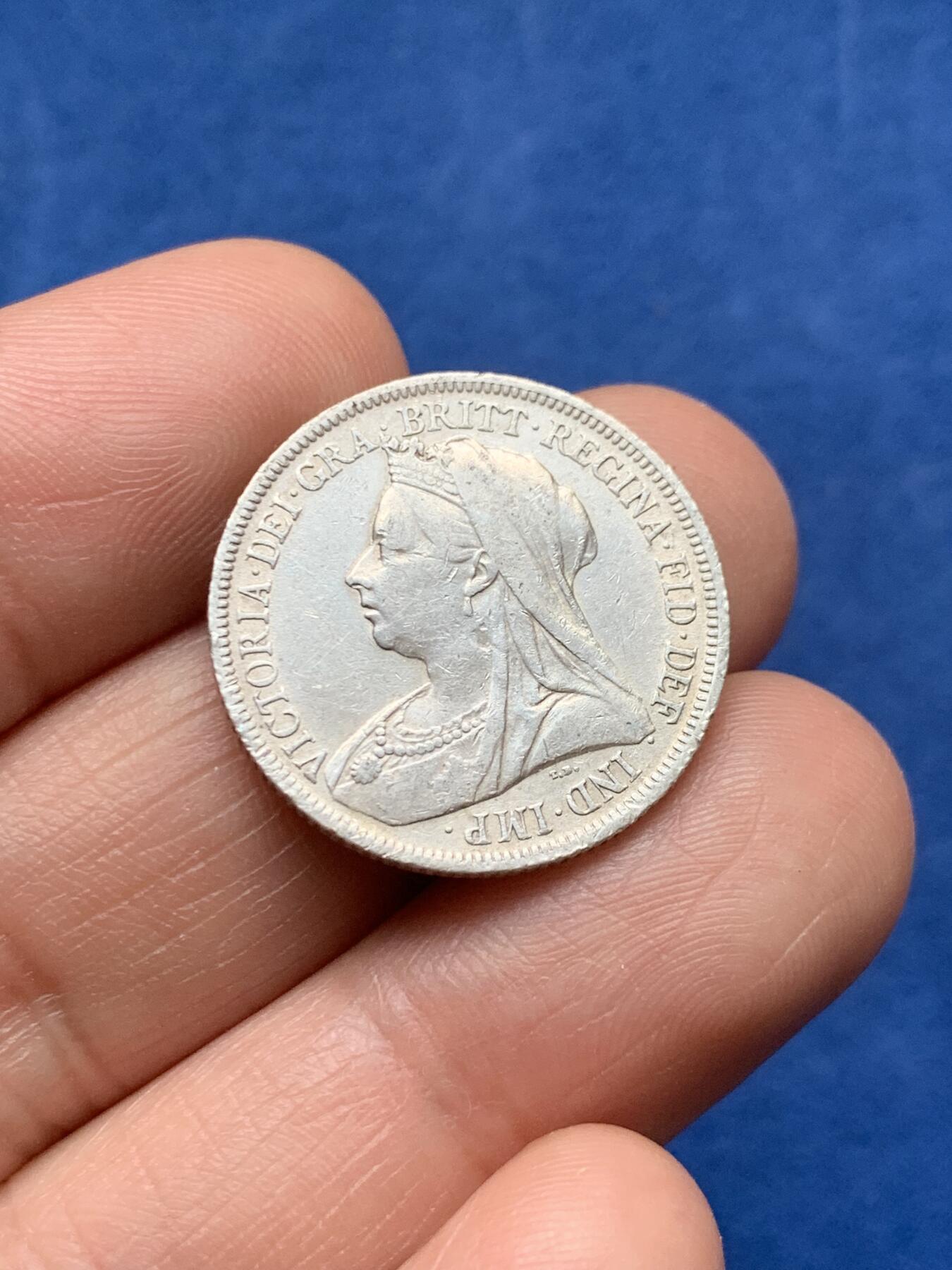 《竞宝斋》第474场 周日，周一 2场连拍 （全场包邮）欢迎送拍 英国 1900年 维多利亚 披纱 1先令 银币