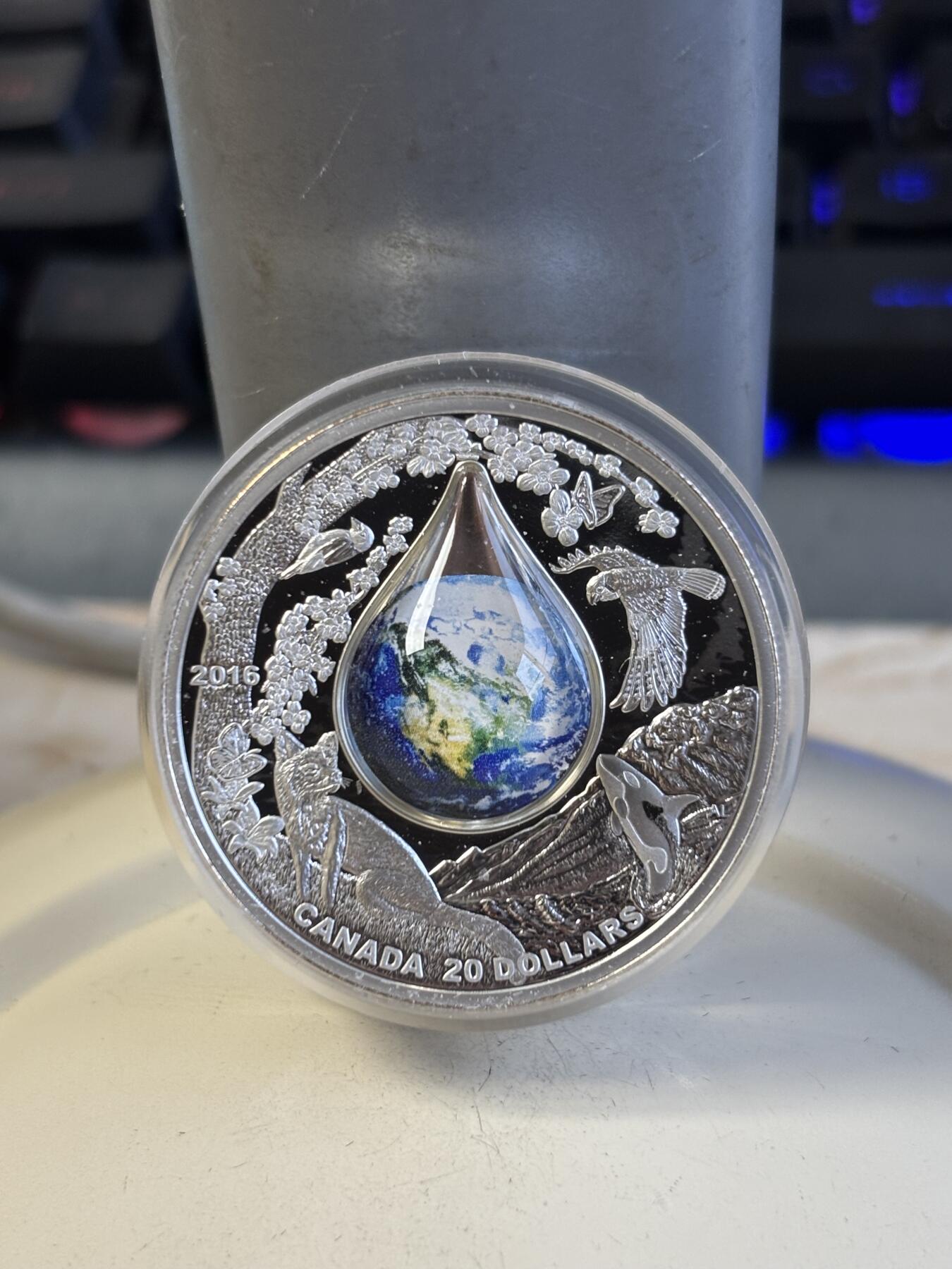 第195期拍卖 获奖加拿大2016年首枚镶嵌3D水滴状地球母亲精制纪念银币，9999银，发行7000枚