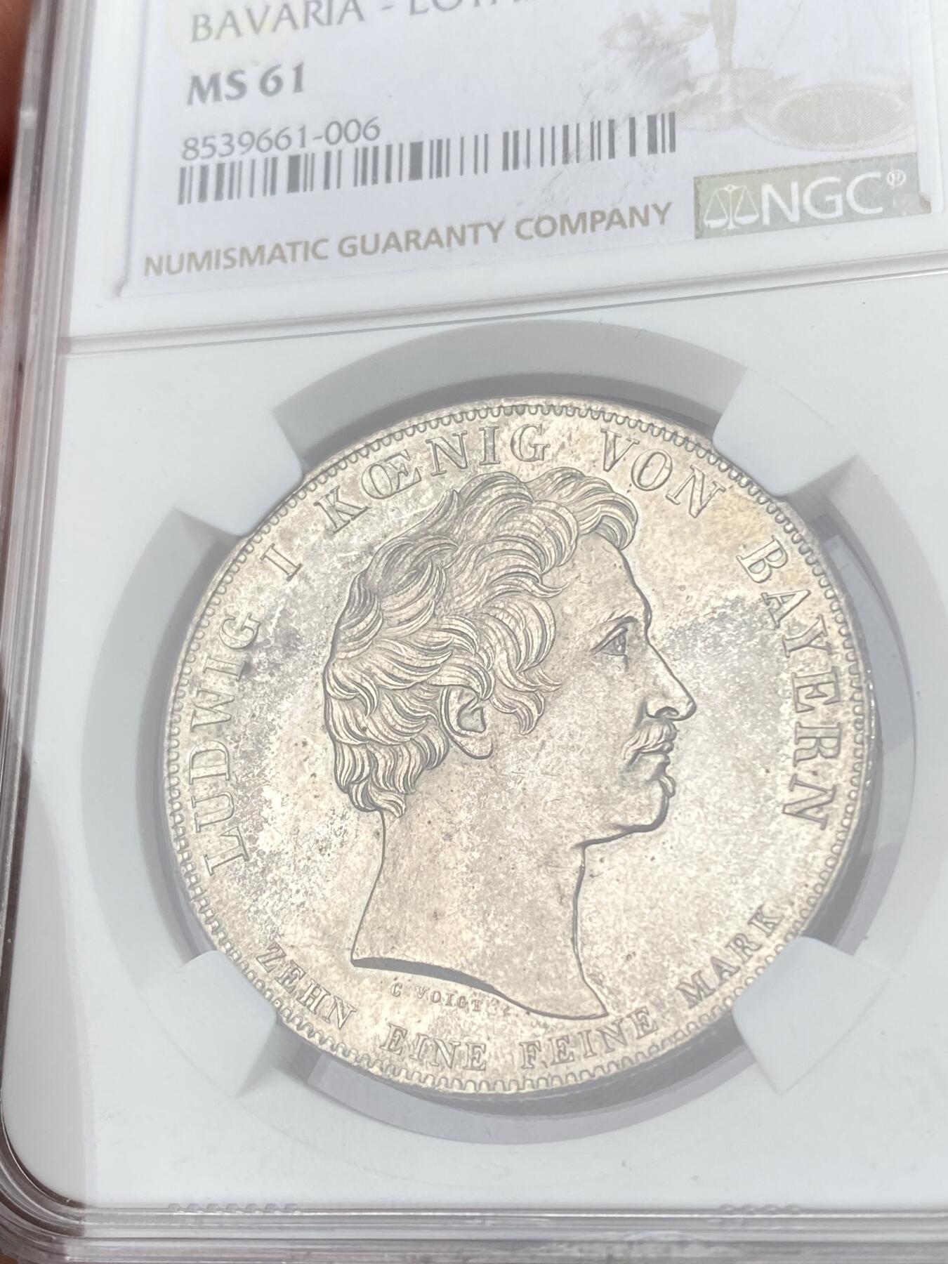 万国钱币拍卖第063期 NGC MS61 1830年德国巴伐利亚忠于皇室历史大泰勒 路德维希一世敕令发行 用于感激1830年德国社会主义运动中巴伐利亚人民对王室的忠诚 双面德式淡彩环绕轻微类镜面质感状态难得