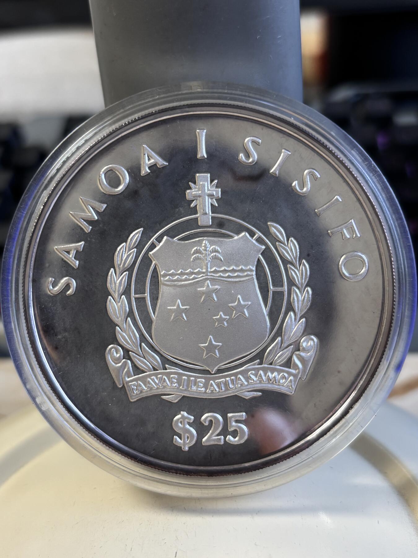 第195期拍卖 获奖币萨摩亚1986年美洲杯5盎司帆船赛银币带盒，盒子断开，999银，发行25000枚