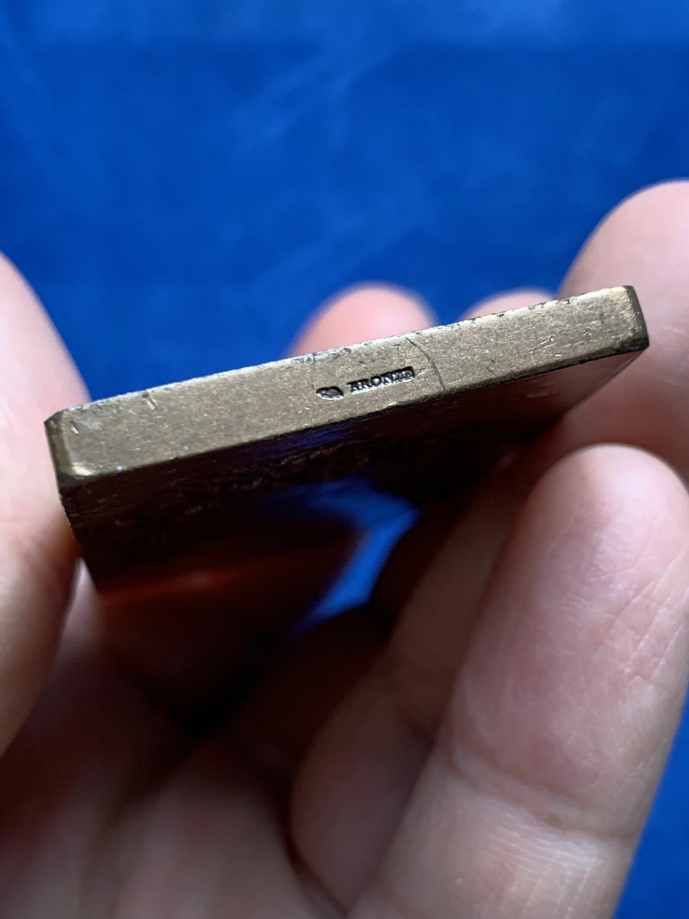 《竞宝斋》第474场 周日，周一 2场连拍 （全场包邮）欢迎送拍 法国新艺术时期异形大铜章，花神芙罗拉。81.7克，35.2*74mm，COUDRAY大师名誉作，非常稀见的品种，花神立于鲜花锦簇中，身姿舒展曼妙，刻画精美细腻，生动美好。表面有油漆保护层，细节见图。