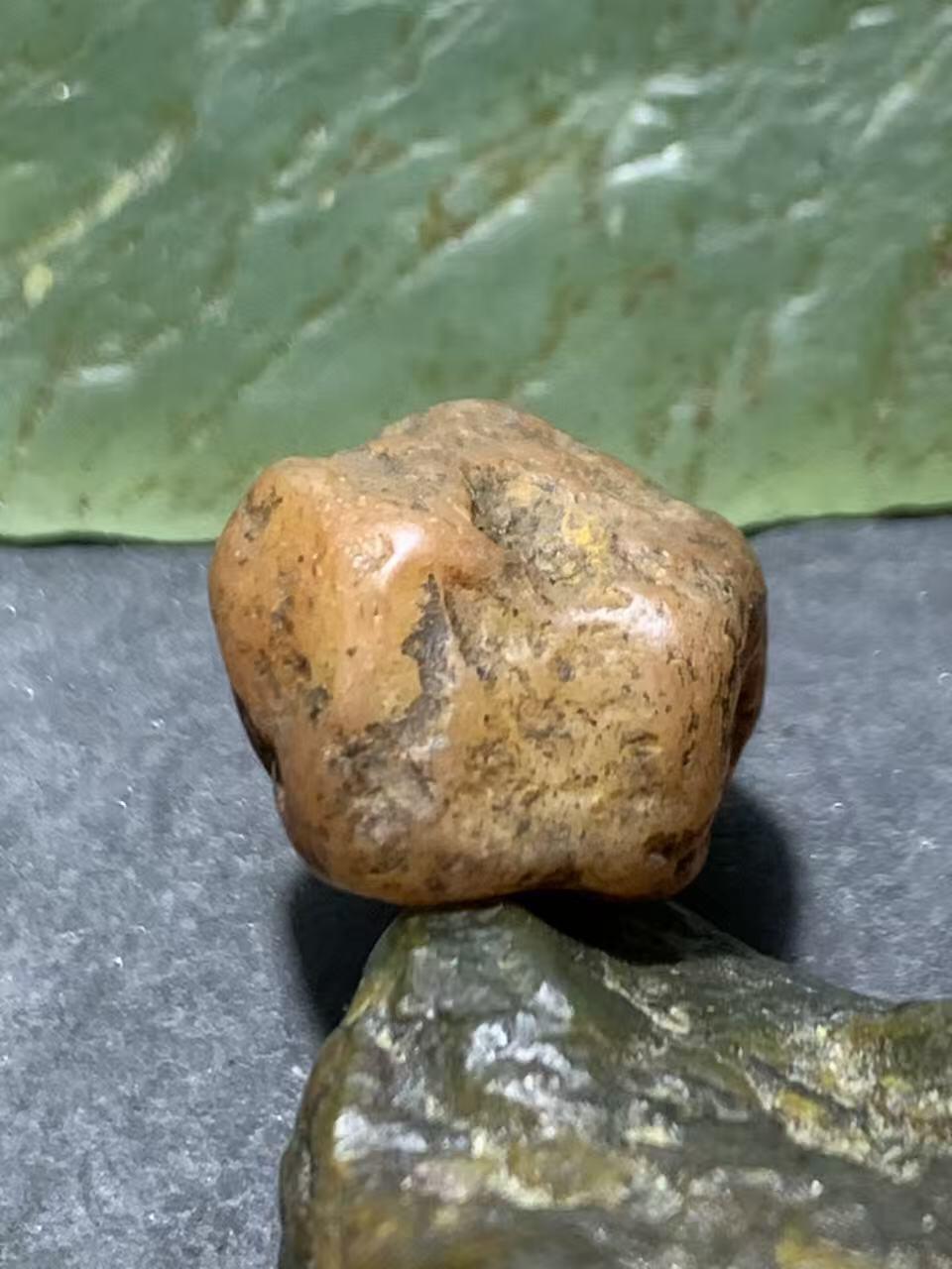 精美蒙头料原皮南红玛瑙原石一颗