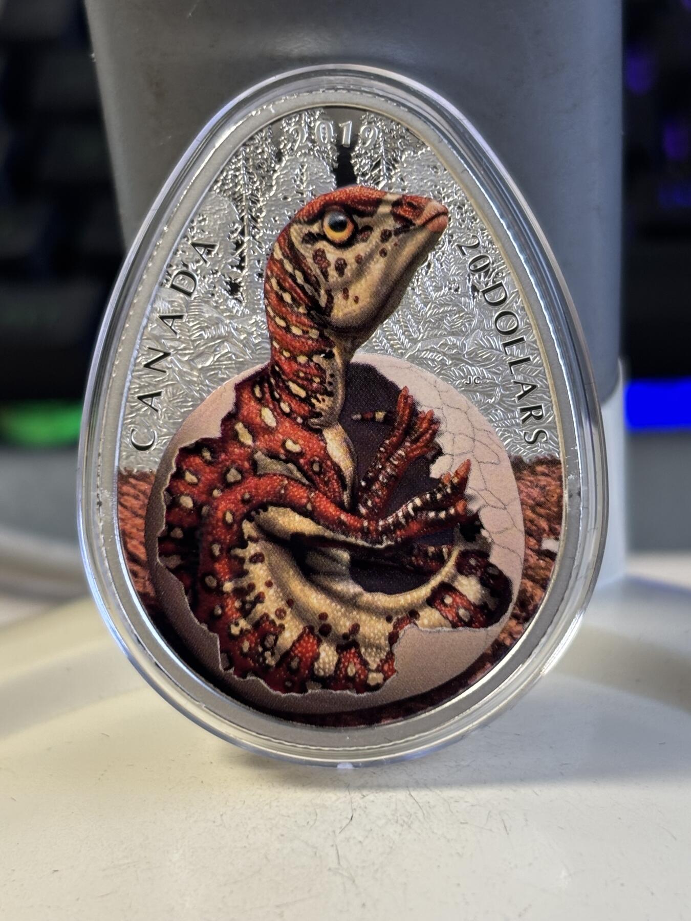 第195期拍卖 加拿大2019年恐龙蛋鸭嘴龙夜光1盎司纪念银币，9999银，发行4000枚