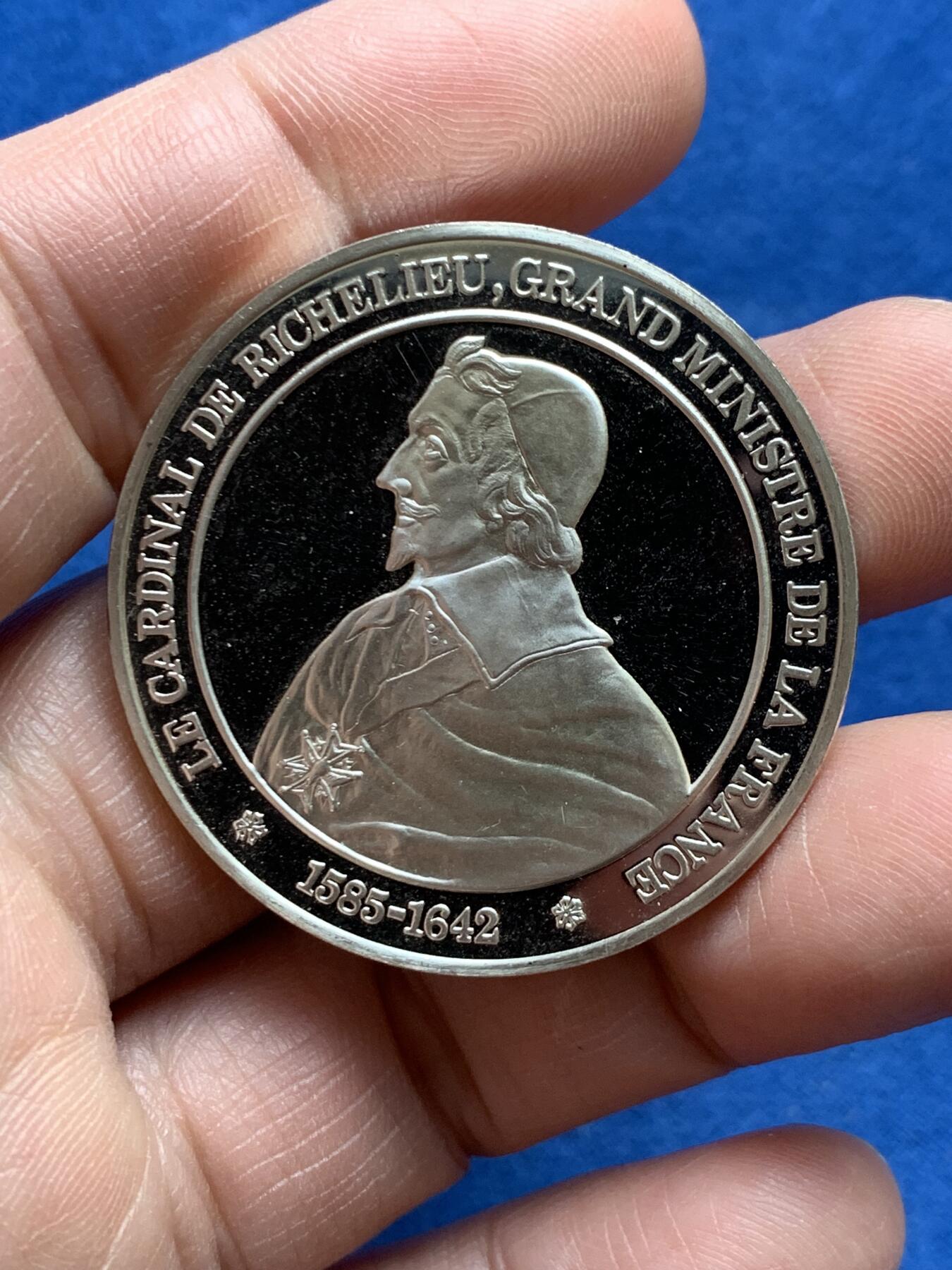 《竞宝斋》第474场 周日，周一 2场连拍 （全场包邮）欢迎送拍 巴黎造币厂出法国历史人物纪念银章 路易十三的首相黎塞留枢机主教 34.75克 39.7mm 镜面感