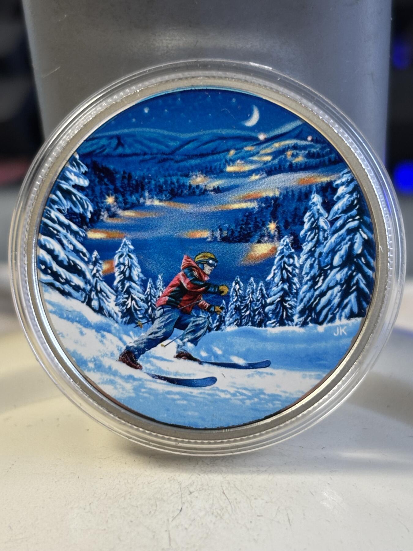 第195期拍卖 加拿大2017年户外运动系列夜光划雪精制纪念彩银币，9999银，23.17克，