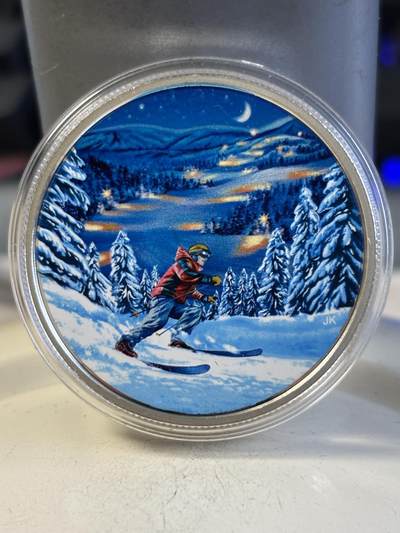 第195期拍卖 - 加拿大2017年户外运动系列夜光划雪精制纪念彩银币，9999银，23.17克，