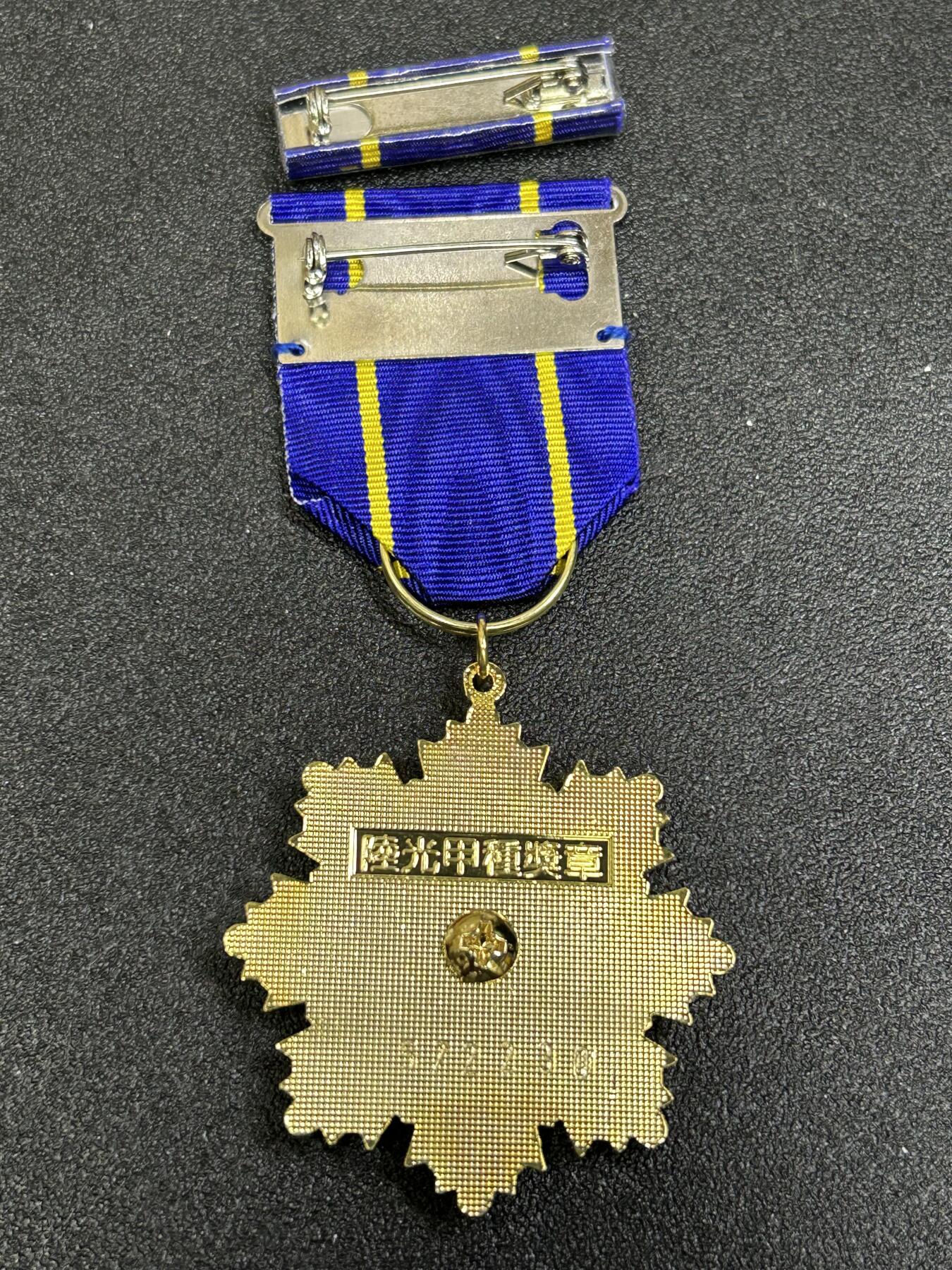 西秦中古拍卖第八十一期  民国陆光甲种奖章 带勋略 有编号 退台后