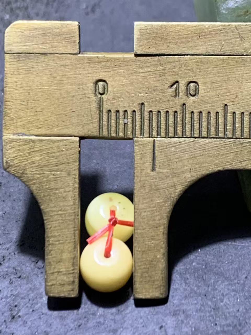 天然俄料原矿蜜蜡小尺寸老形桶珠腰珠两颗