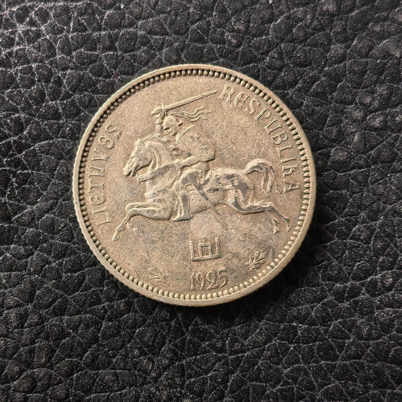 道一币馆币章第一百七十一场 立陶宛公国1925年骑兵2拉特银币 5.4g 500s