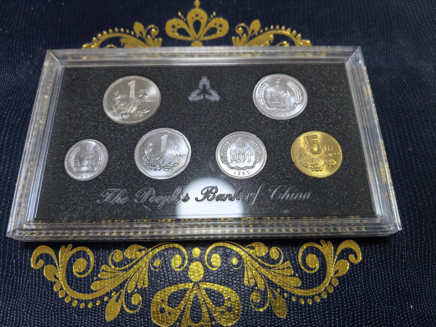 长老汇马年精选第十二场拍卖 1995中行人民币硬币6枚套官发全新带外纸