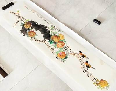 宋太祖赵匡胤第三十六代嫡孙 赵丹青 果实累累国画（保真）1959年生于上海，祖籍9浙江诸暨，宋太祖赵匡胤第三十六代嫡系 ，北京美协会员、北京花鸟画协会会员、北京齐派花鸟画研究会会员、中国书画家联谊会会员、北京圆明画苑签约画家 ，国际青年易经学会会员、香港中美易经学会会员、中华周易学会理事、澳大利亚周易研究会副会长。（尺寸:136*35，已托底） - 宋太祖赵匡胤第三十六代嫡孙 赵丹青 果实累累国画（保真）1959年生于上海，祖籍9浙江诸暨，宋太祖赵匡胤第三十六代嫡系 ，北京美协会员、北京花鸟画协会会员、北京齐派花鸟画研究会会员、中国书画家联谊会会员、北京圆明画苑签约画家 ，国际青年易经学会会员、香港中美易经学会会员、中华周易学会理事、澳大利亚周易研究会副会长。（尺寸:136*35，已托底）