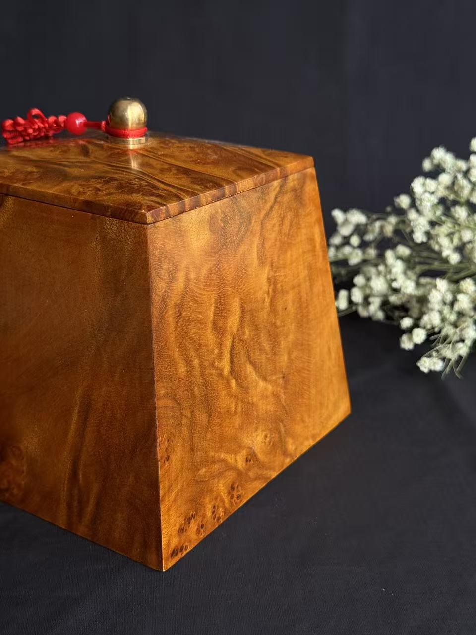 零元拍：缅甸国木黄金樟瘿子木木斗（日进斗米），做工精美。爆满花满瘤花，金光闪闪，，美轮美奂。尺寸：9.7/12.9/12CM