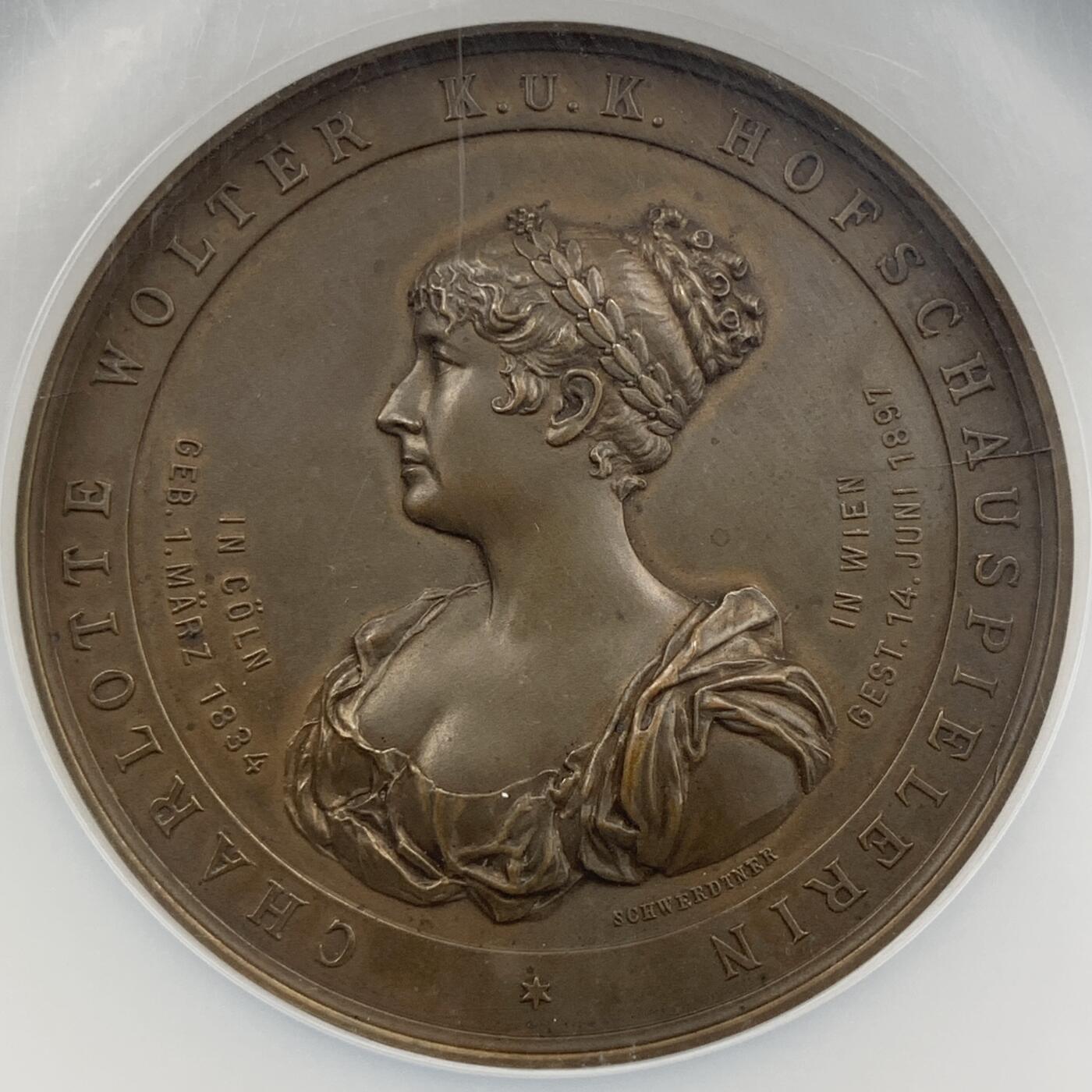 掌中浮雕-藏着的欧洲第056场 NGC MS63 :  1897年奥地利维也纳宫廷剧院著名女演员夏洛特·沃尔特逝世纪念铜章，60mm