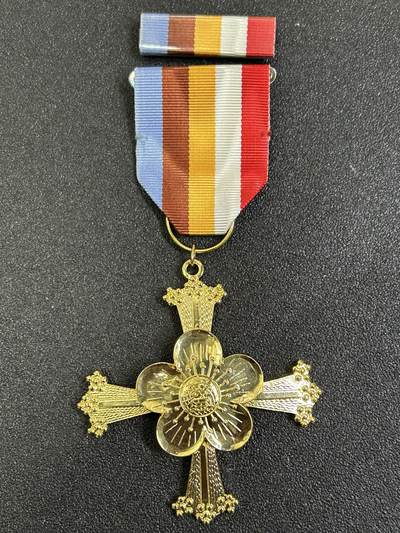 西秦中古拍卖第八十一期  - 民国大同勋章 带勋略 有编号 退台后