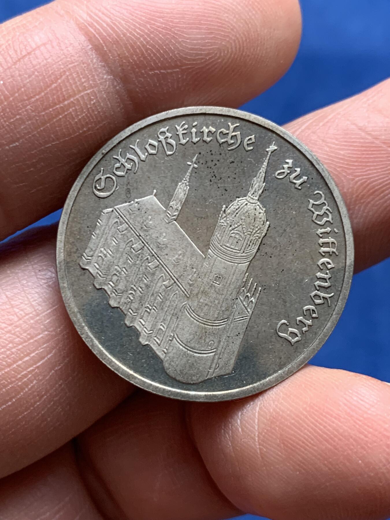 《竞宝斋》第474场 周日，周一 2场连拍 （全场包邮）欢迎送拍 民主德国1983年维滕贝格城堡教堂精制5马克