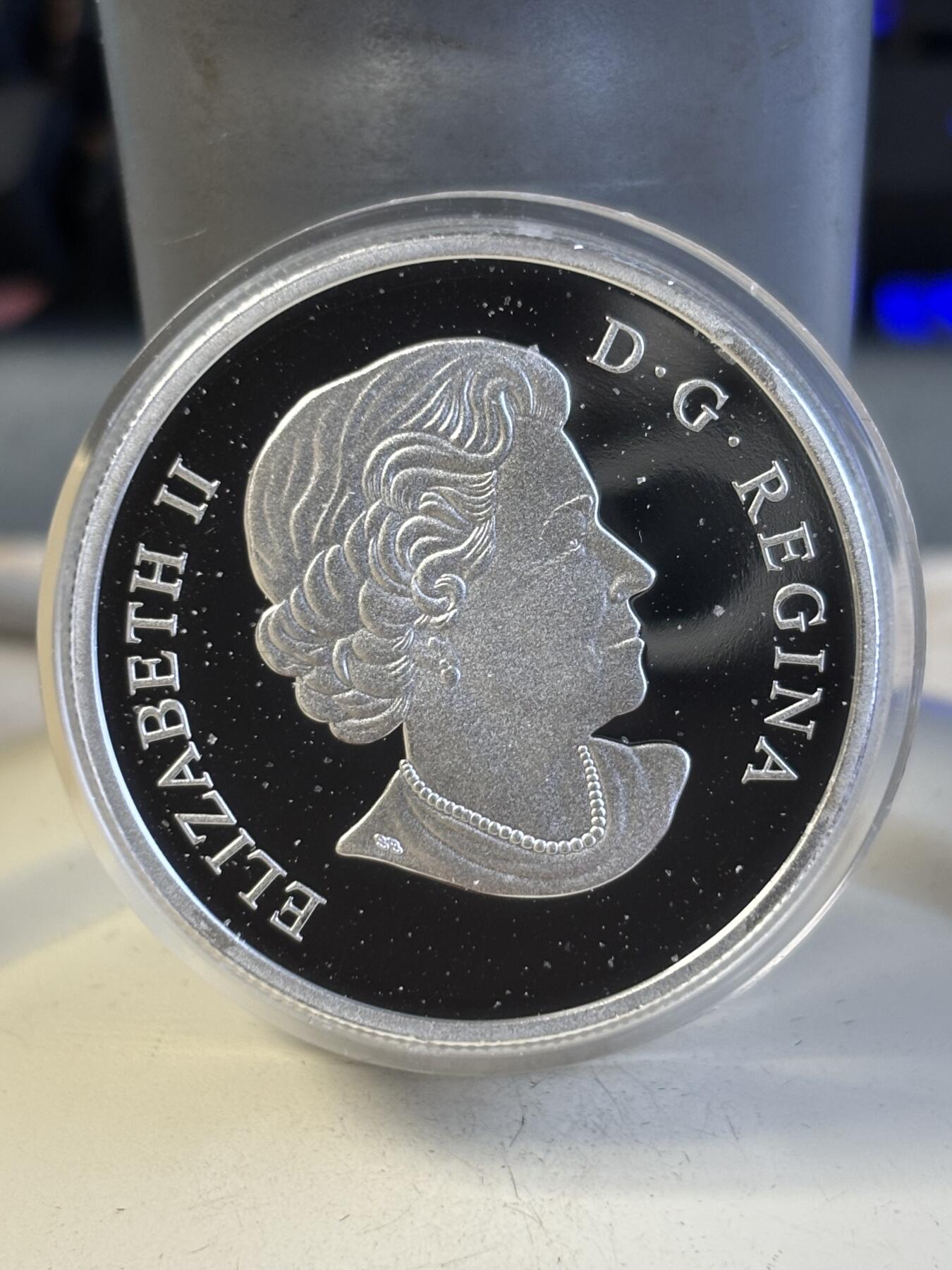 第195期拍卖 获奖加拿大2016年首枚镶嵌3D水滴状地球母亲精制纪念银币，9999银，发行7000枚