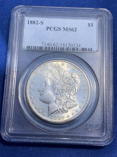 《竞宝斋》第474场 周日，周一 2场连拍 （全场包邮）欢迎送拍 - PCGS MS62 美国1882-S摩根1美元银币，经典品种，打制深峻，霜感转光强烈，老盒严评！