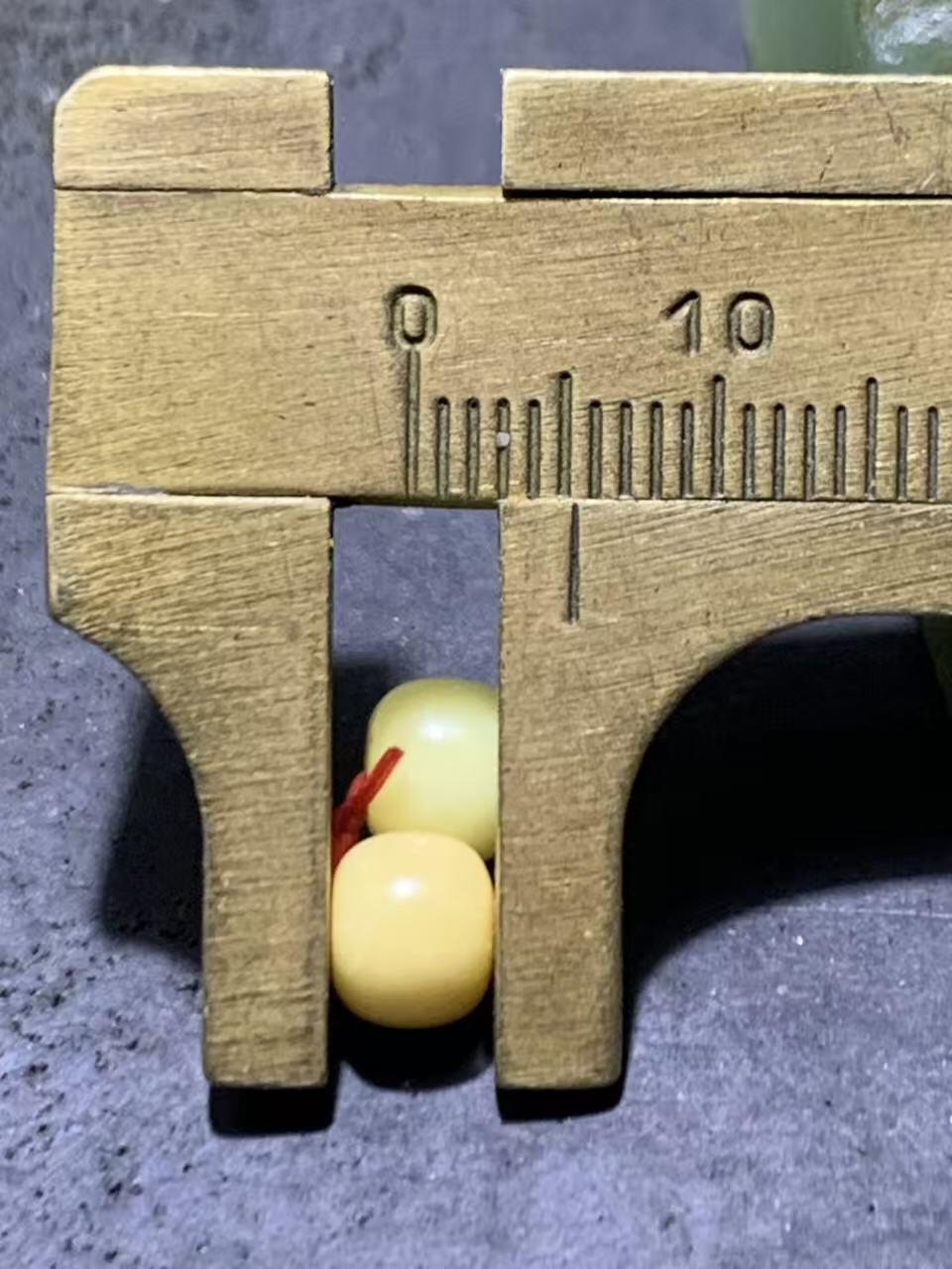 天然俄料原矿蜜蜡小尺寸老形桶珠腰珠两颗