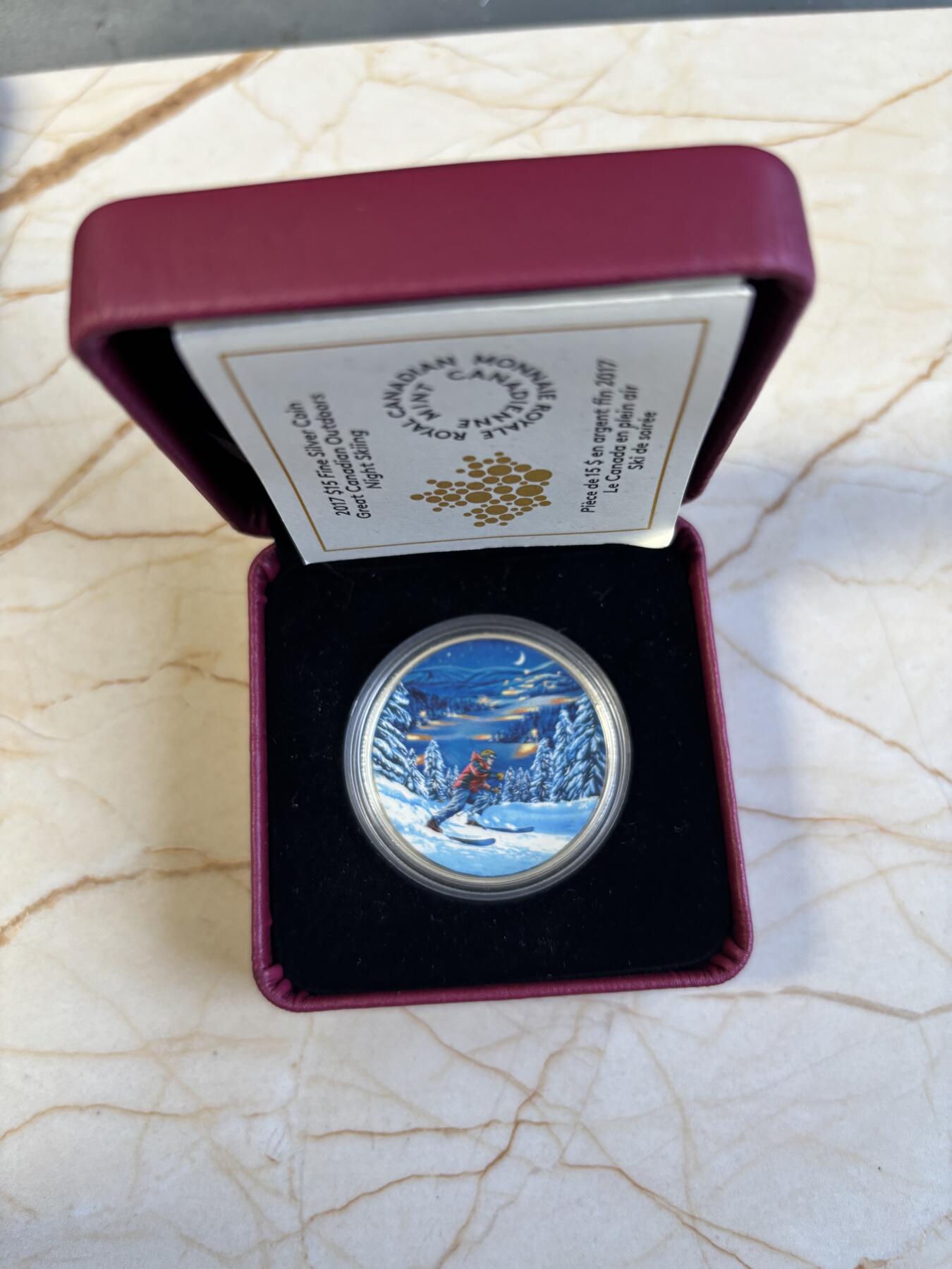 第195期拍卖 加拿大2017年户外运动系列夜光划雪精制纪念彩银币，9999银，23.17克，