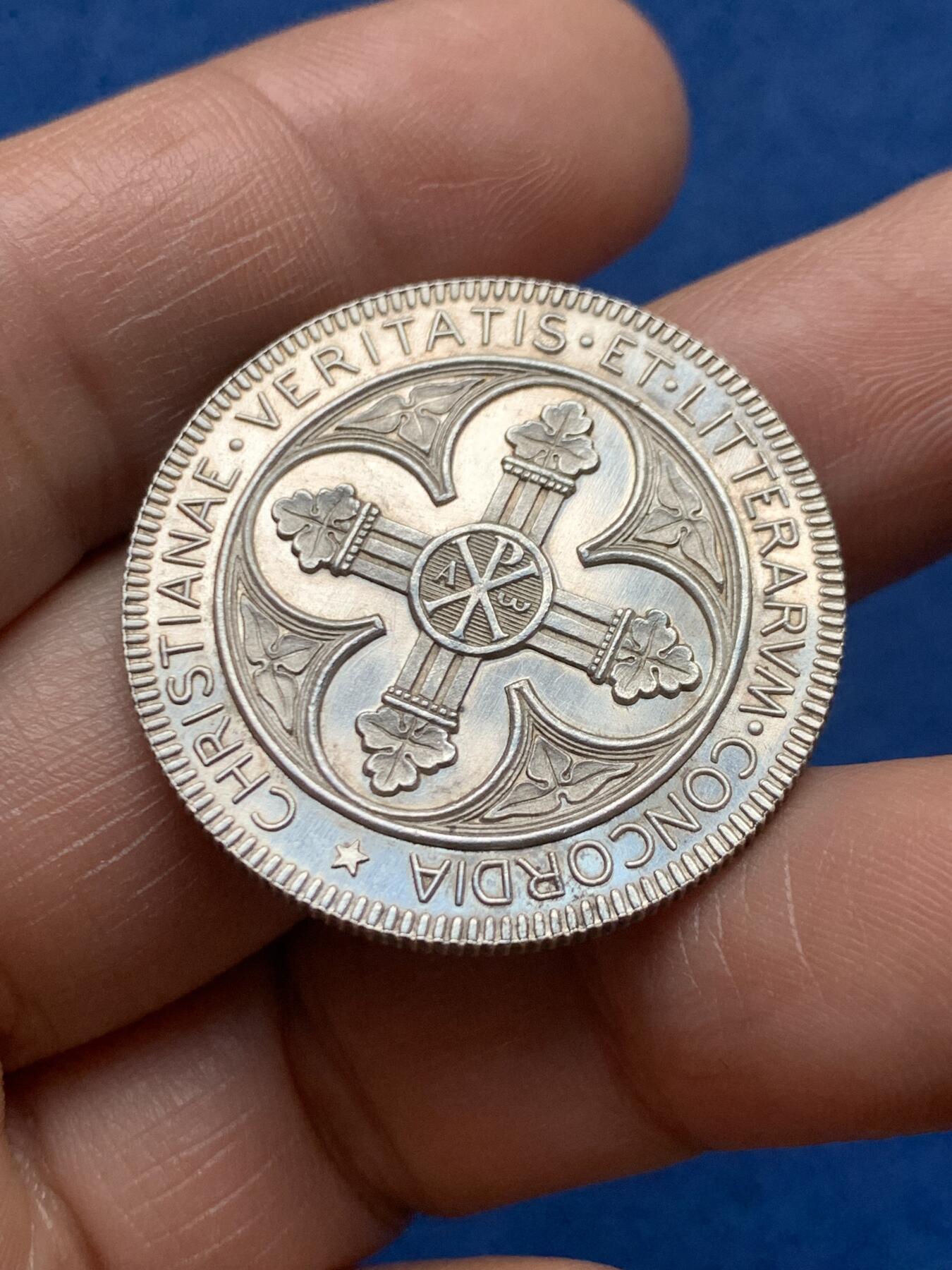 《竞宝斋》第474场 周日，周一 2场连拍 （全场包邮）欢迎送拍 法国圣十字学院银章，正面奥尔良大教堂，边铭带标，13.4克，32.2mm