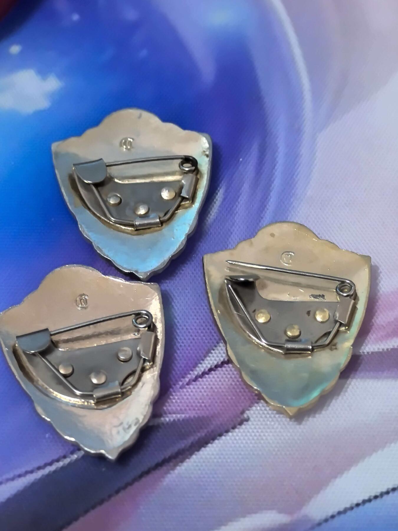 苏联勋章奖章拍卖 本次有亚捏，空军军服，国际运动员等好货 不要错过 3月20日晚上九点结束在麦稀奇 找不到的加我qq或者微信都是184277308备注苏章拍卖。 苏联军事技能等级徽章1，2，3级