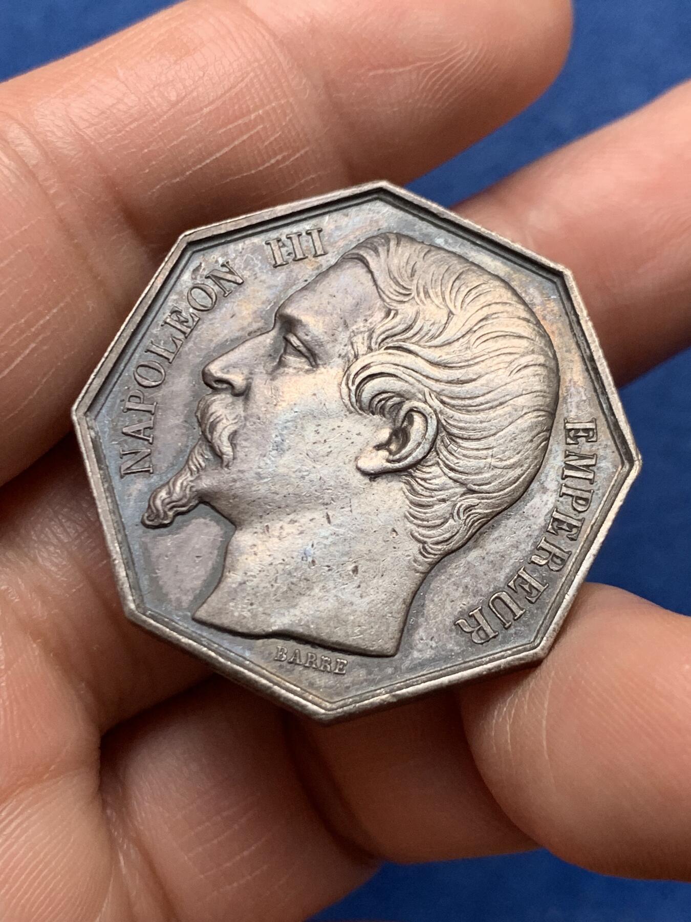 《竞宝斋》第474场 周日，周一 2场连拍 （全场包邮）欢迎送拍 法国拿破仑三世巴黎公证处八角银质代币，手指ARGENT，19.34克，32.6mm