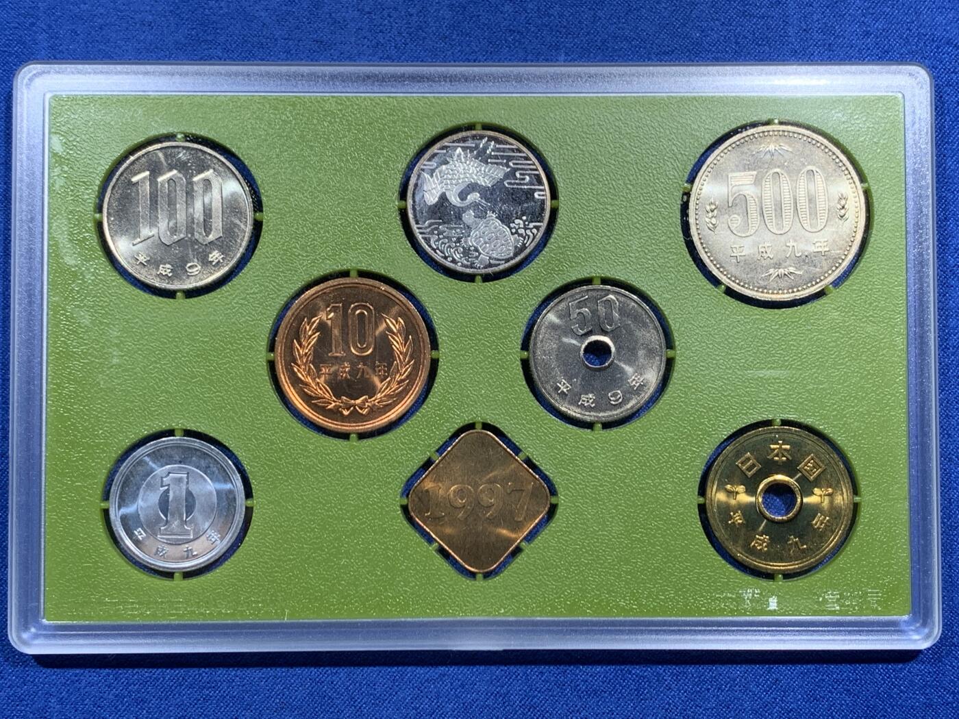 《竞宝斋》第474场 周日，周一 2场连拍 （全场包邮）欢迎送拍 日本平成九年套币 含10g纯银章