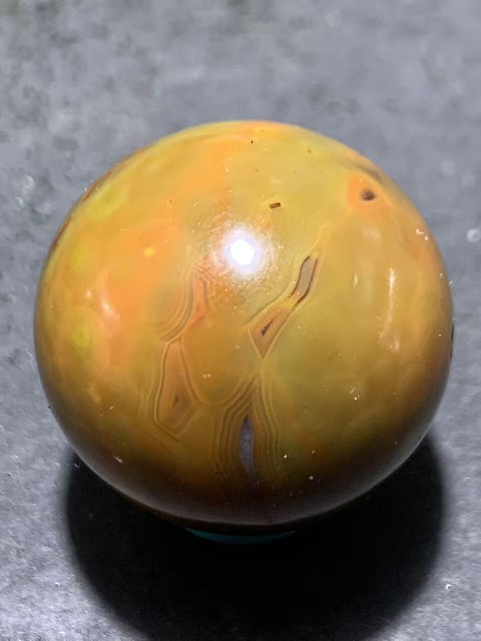 精美鱼籽纹战国红玛瑙圆珠一颗！