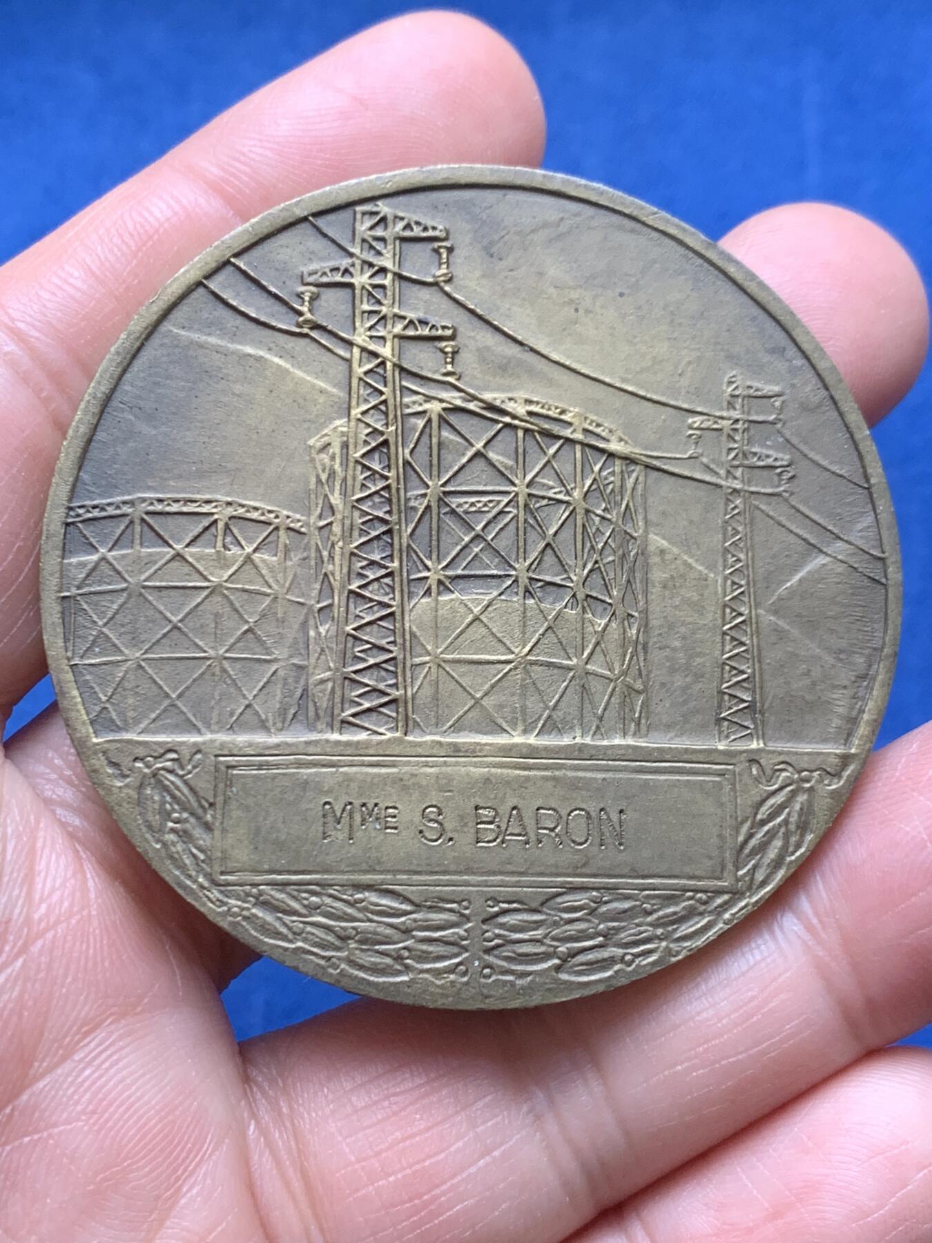 《竞宝斋》第474场 周日，周一 2场连拍 （全场包邮）欢迎送拍 法国电气行业铜章 直径54.3mm 重量70.8g 铜标边铭