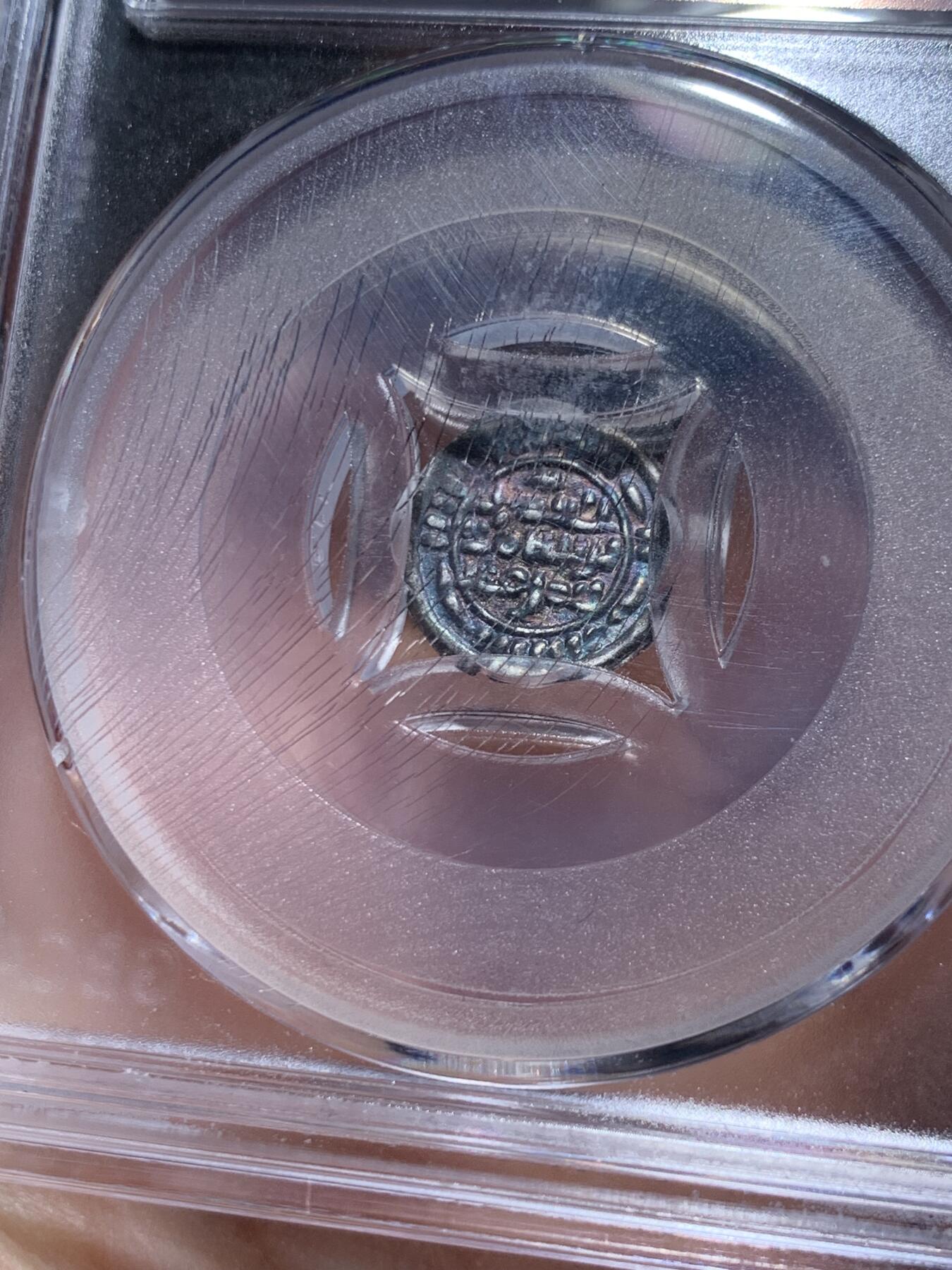 《竞宝斋》第474场 周日，周一 2场连拍 （全场包邮）欢迎送拍 公博 AU55 兹亚德王朝银币，存世量极少，扎比德造币厂更是少中之少，有淡彩包浆，可遇不可求的好东西。盒子由细裂纹