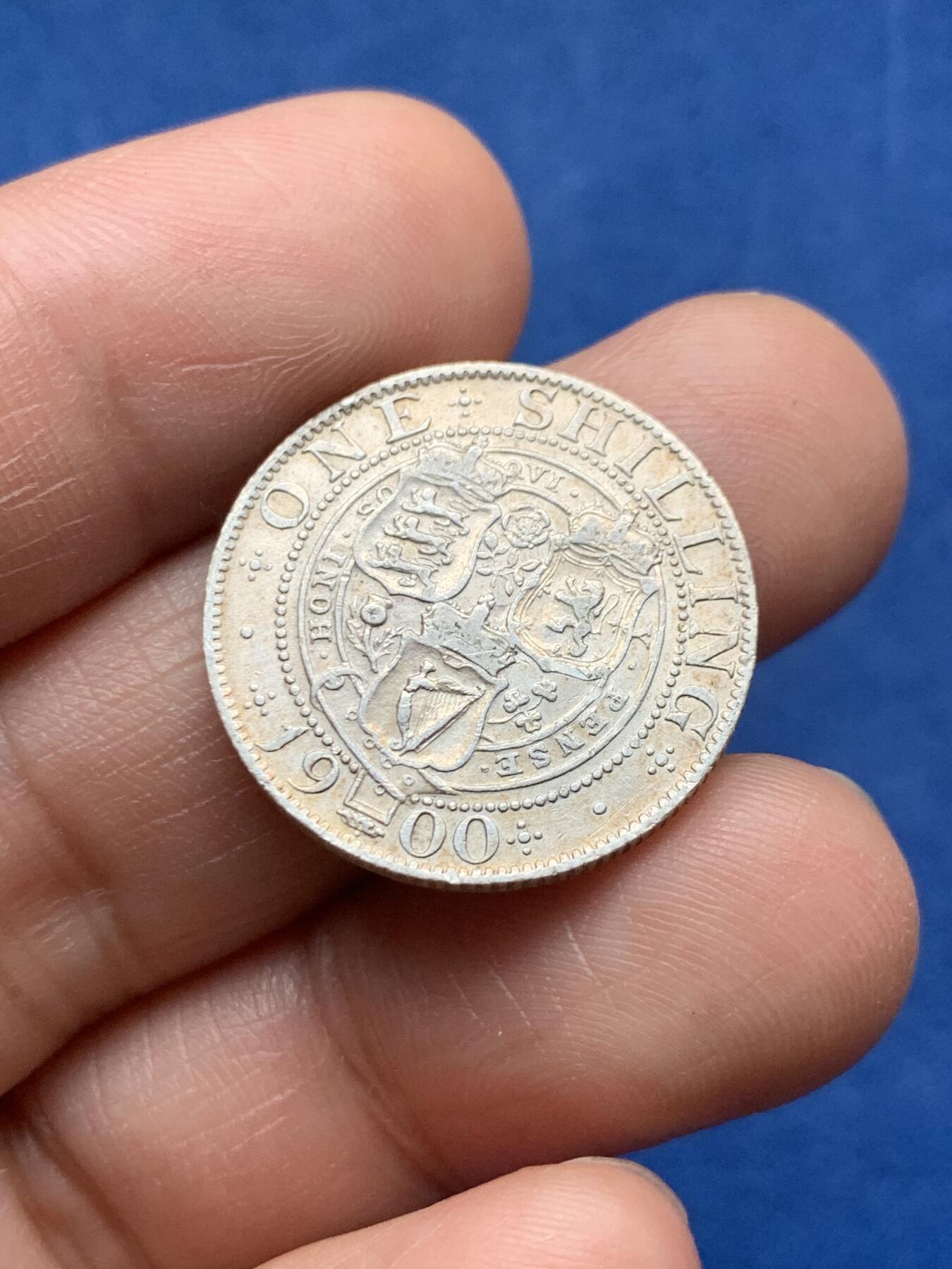 《竞宝斋》第474场 周日，周一 2场连拍 （全场包邮）欢迎送拍 英国 1900年 维多利亚 披纱 1先令 银币